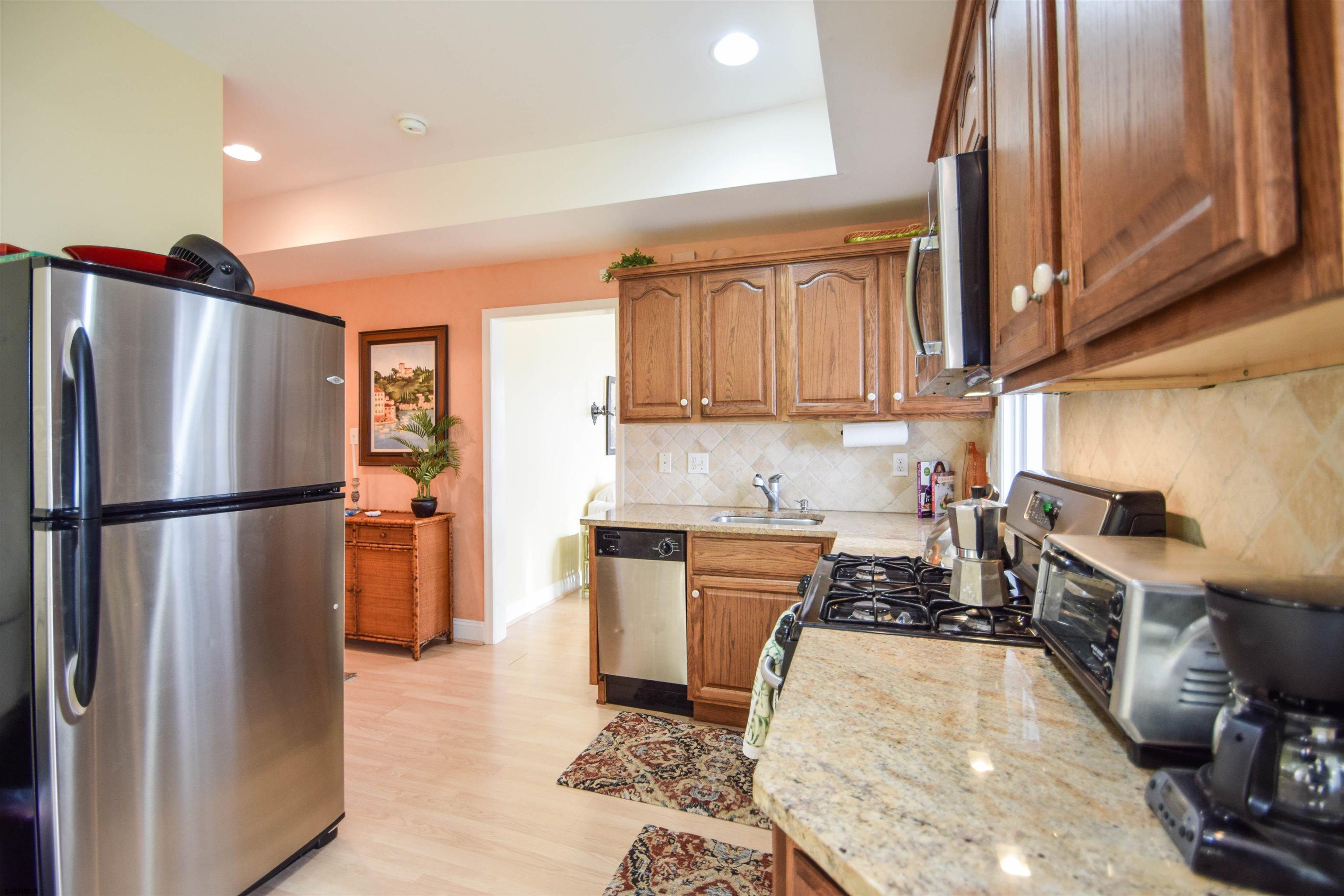 4401 Atlantic Ave Unit: B4