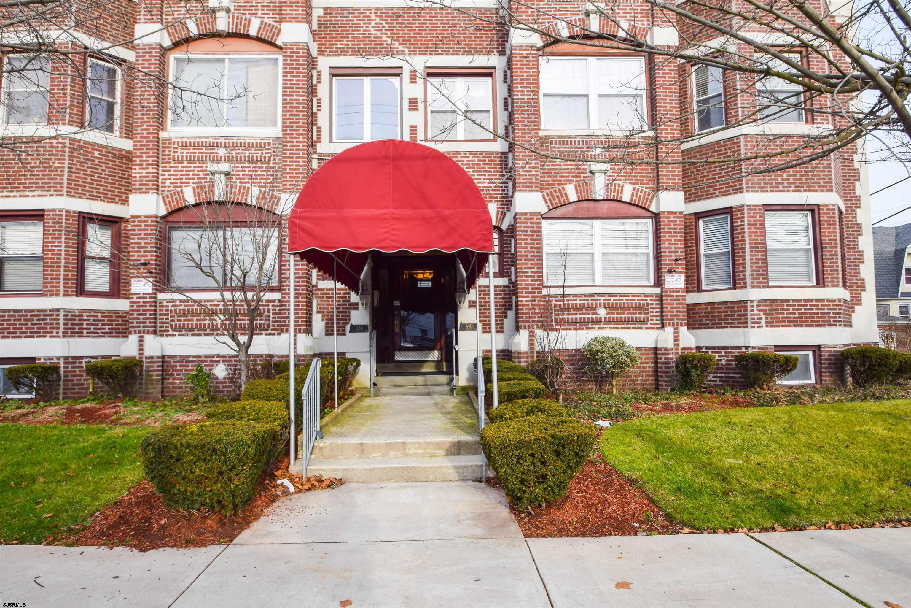 4401 Atlantic Ave Unit: B4