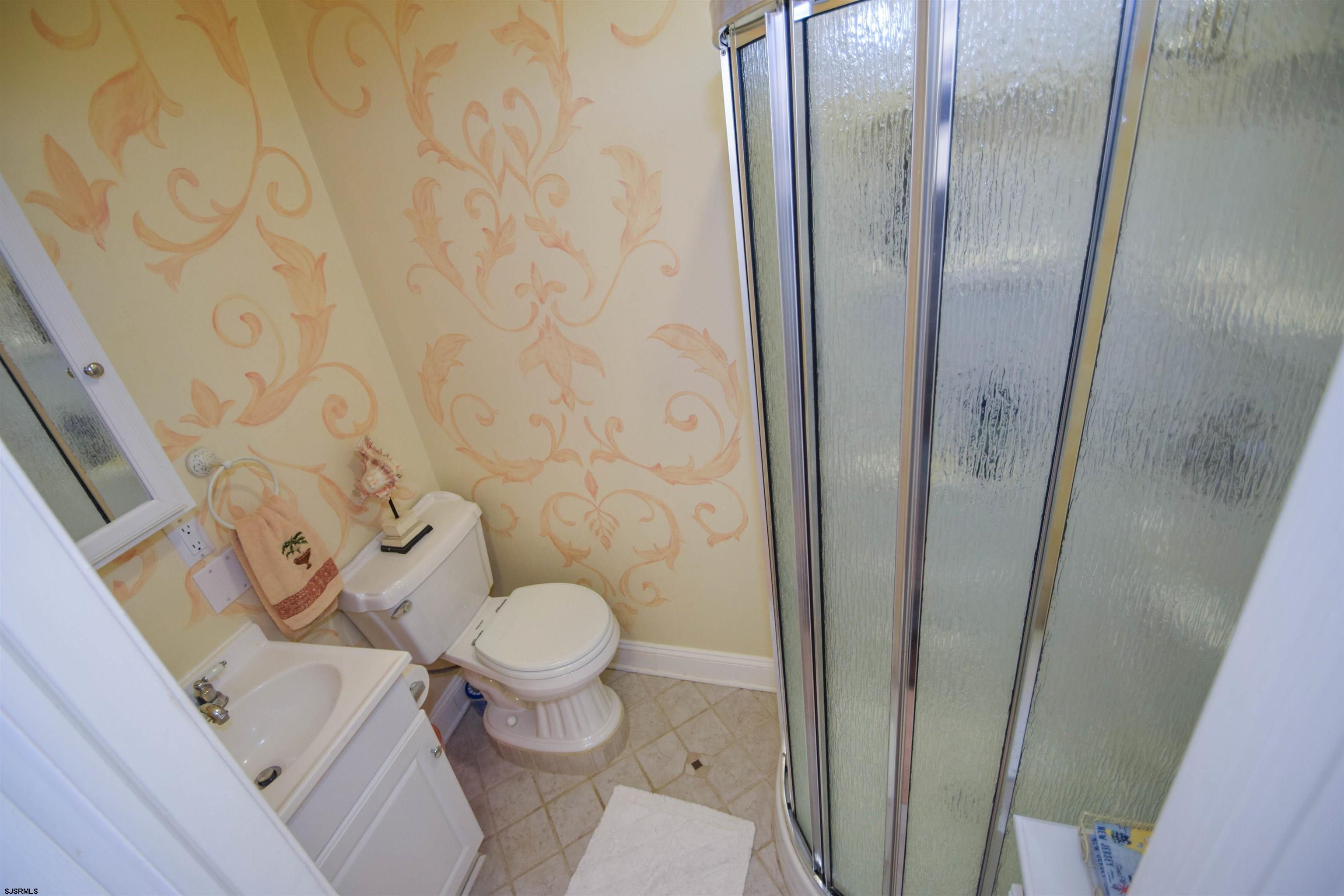 4401 Atlantic Ave Unit: B4