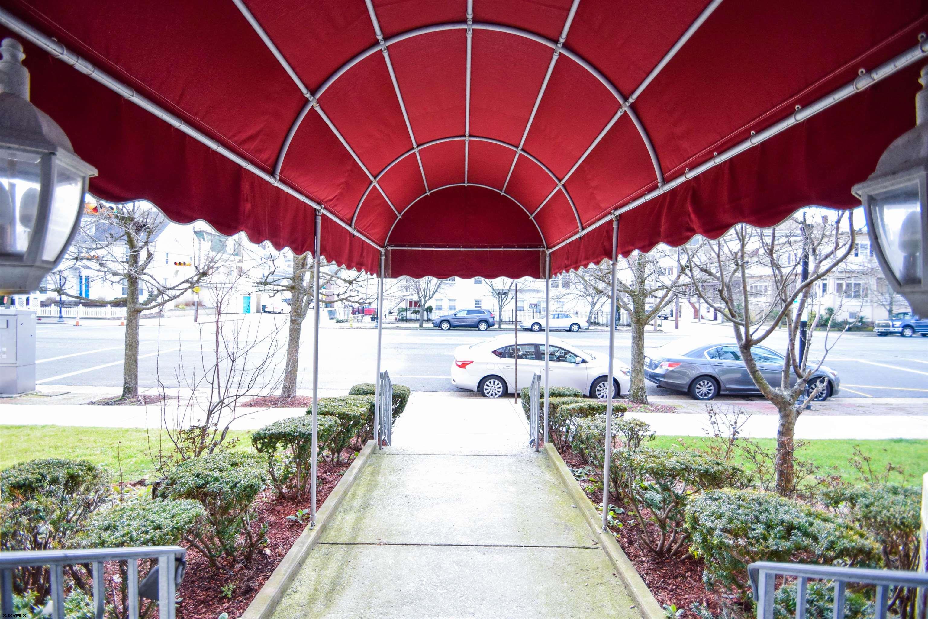 4401 Atlantic Ave Unit: B4