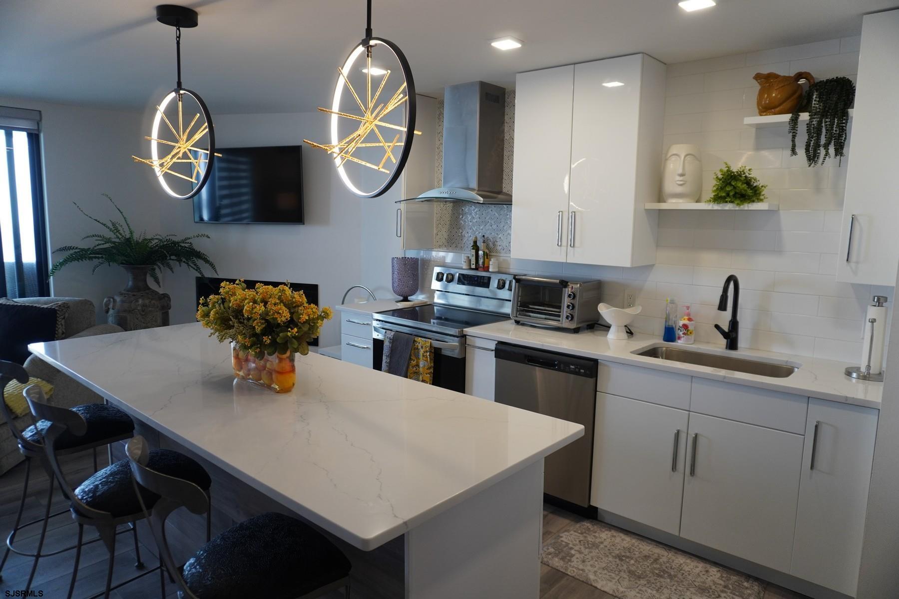 100 S Berkley Sq Unit: 6K