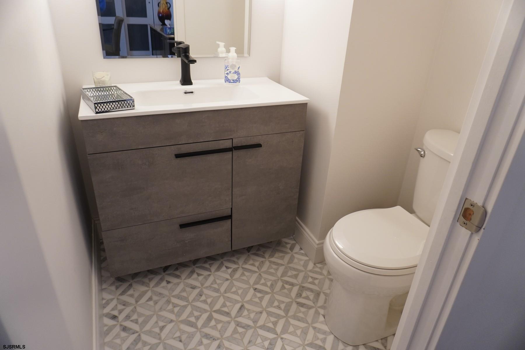 100 S Berkley Sq Unit: 6K