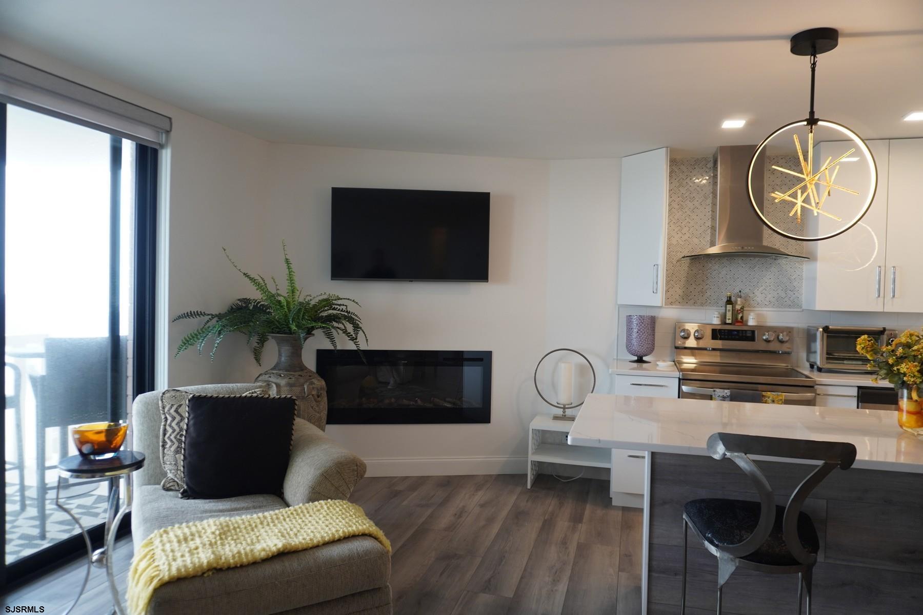 100 S Berkley Sq Unit: 6K