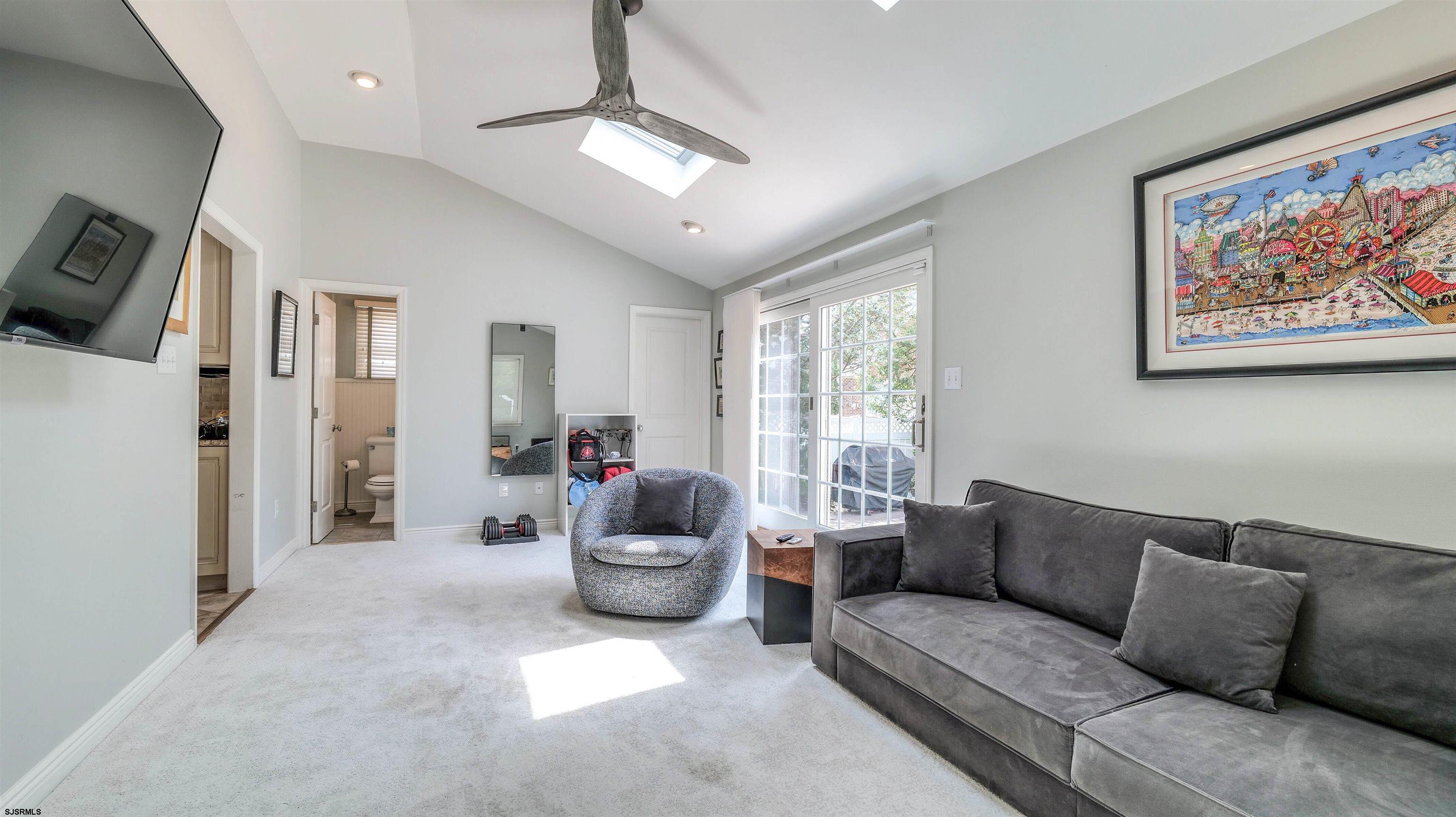 6 N Lancaster Ave