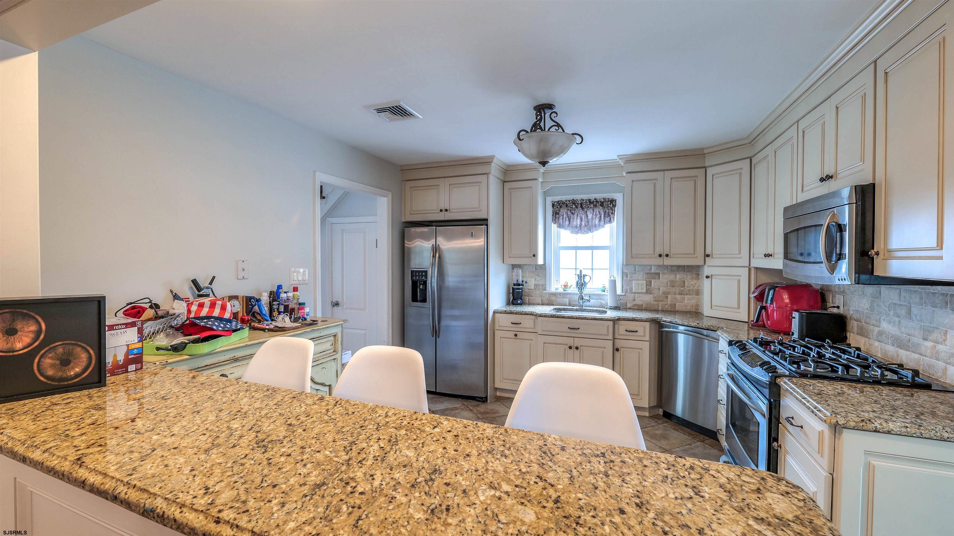 6 N Lancaster Ave