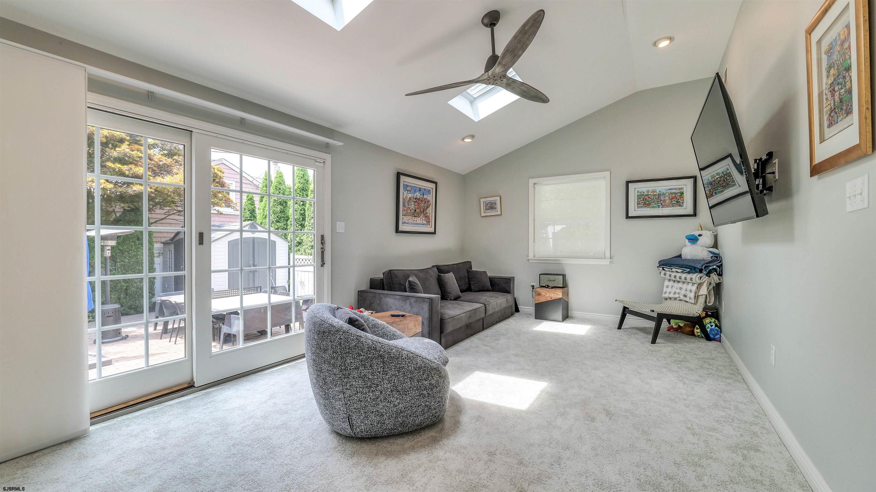 6 N Lancaster Ave