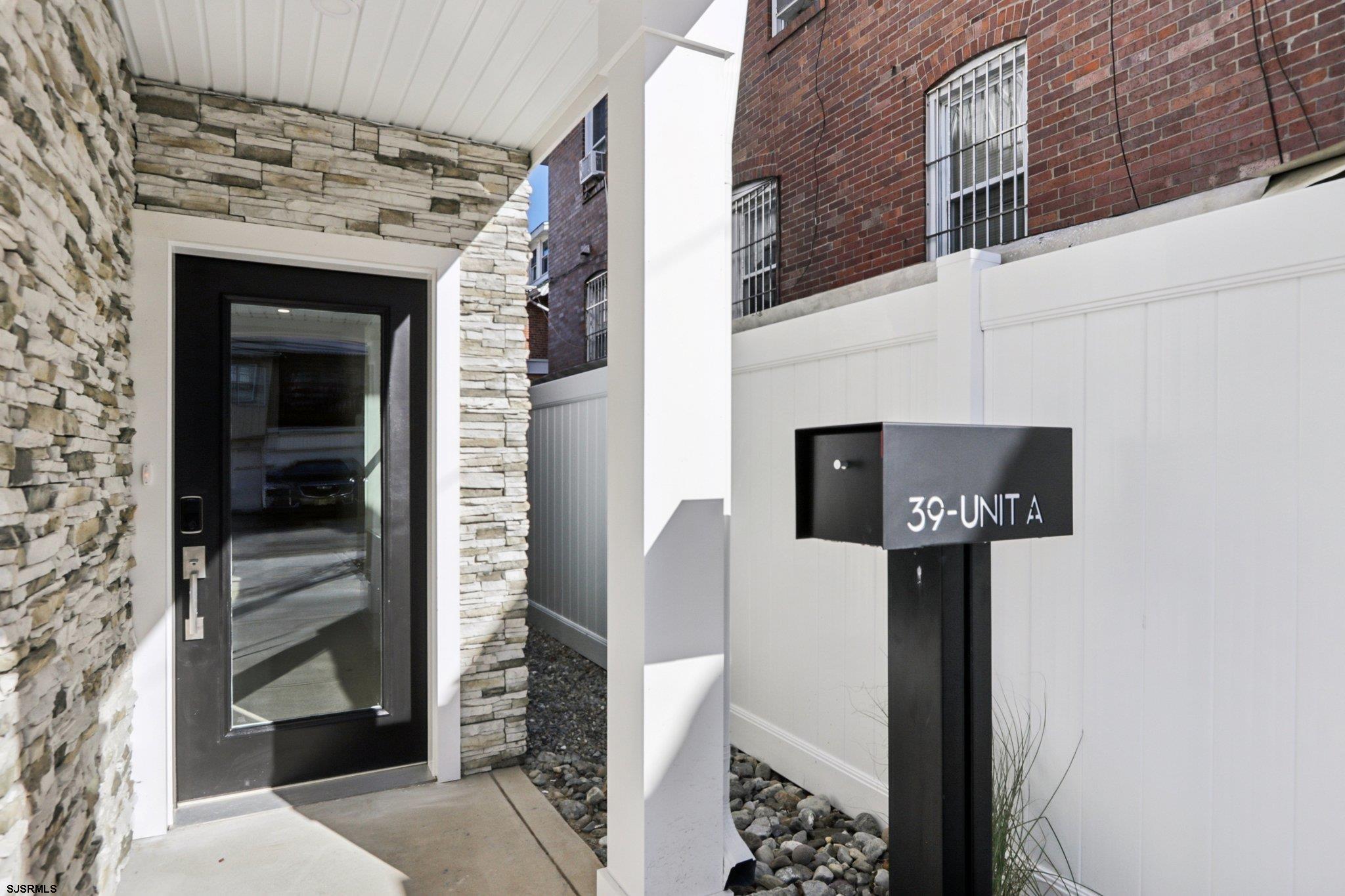 39 S Annapolis (A) Ave