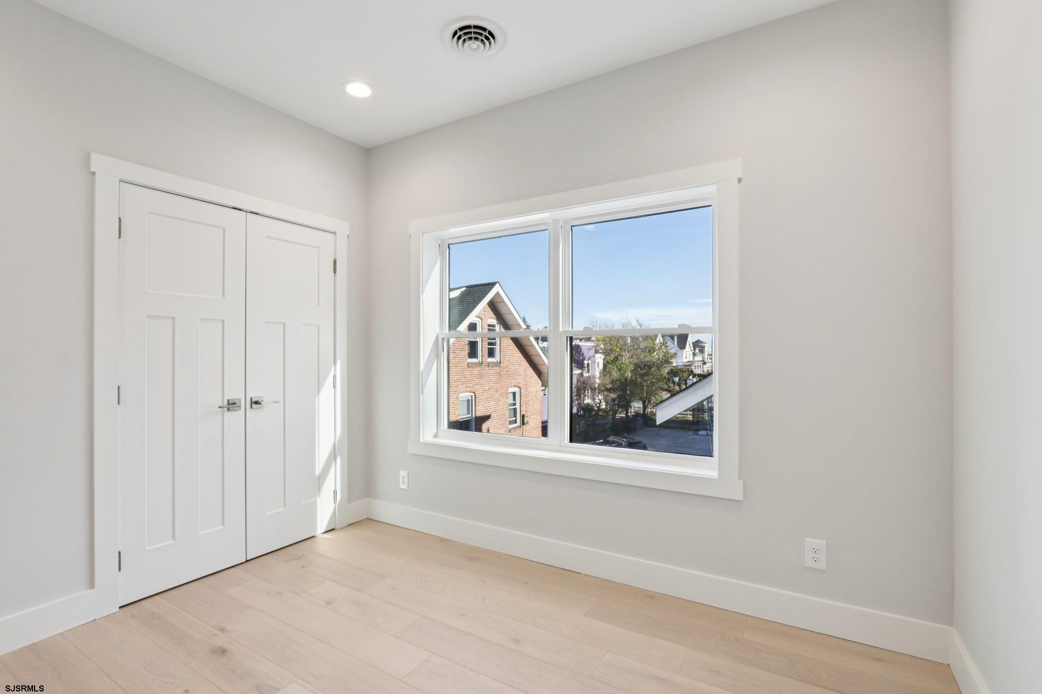 37 S Annapolis (B) Ave