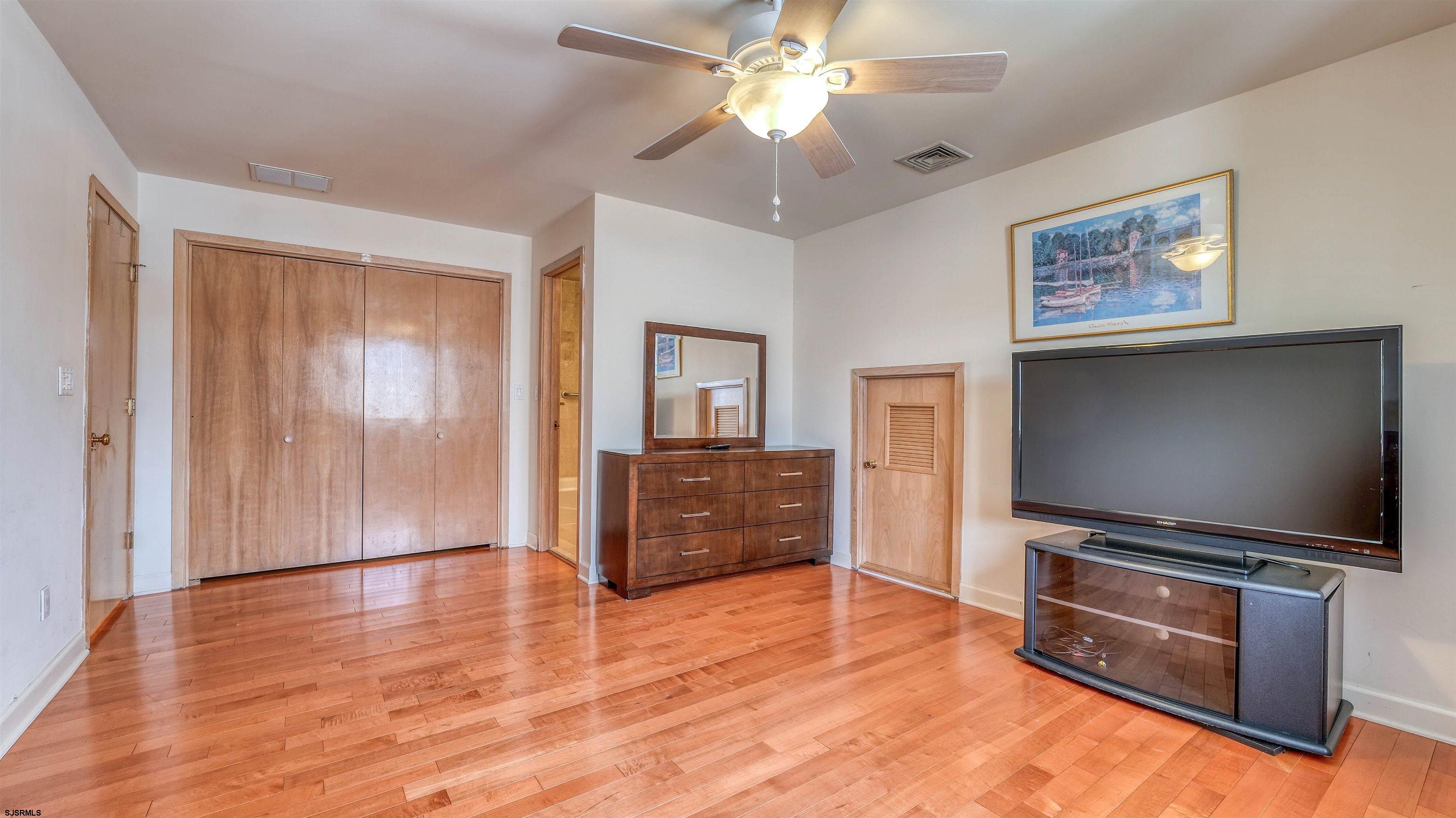 116 Country Club Dr