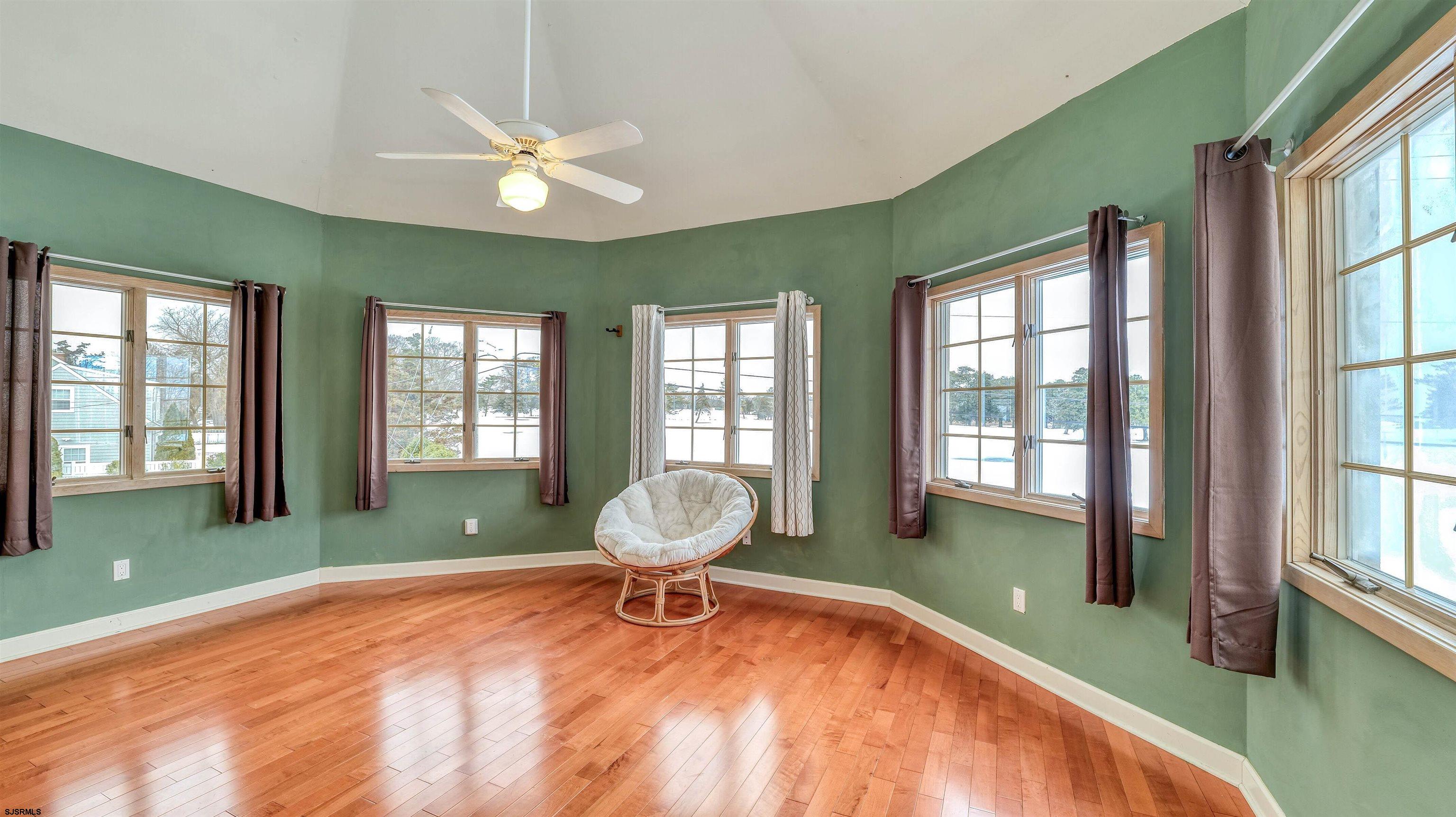 116 Country Club Dr