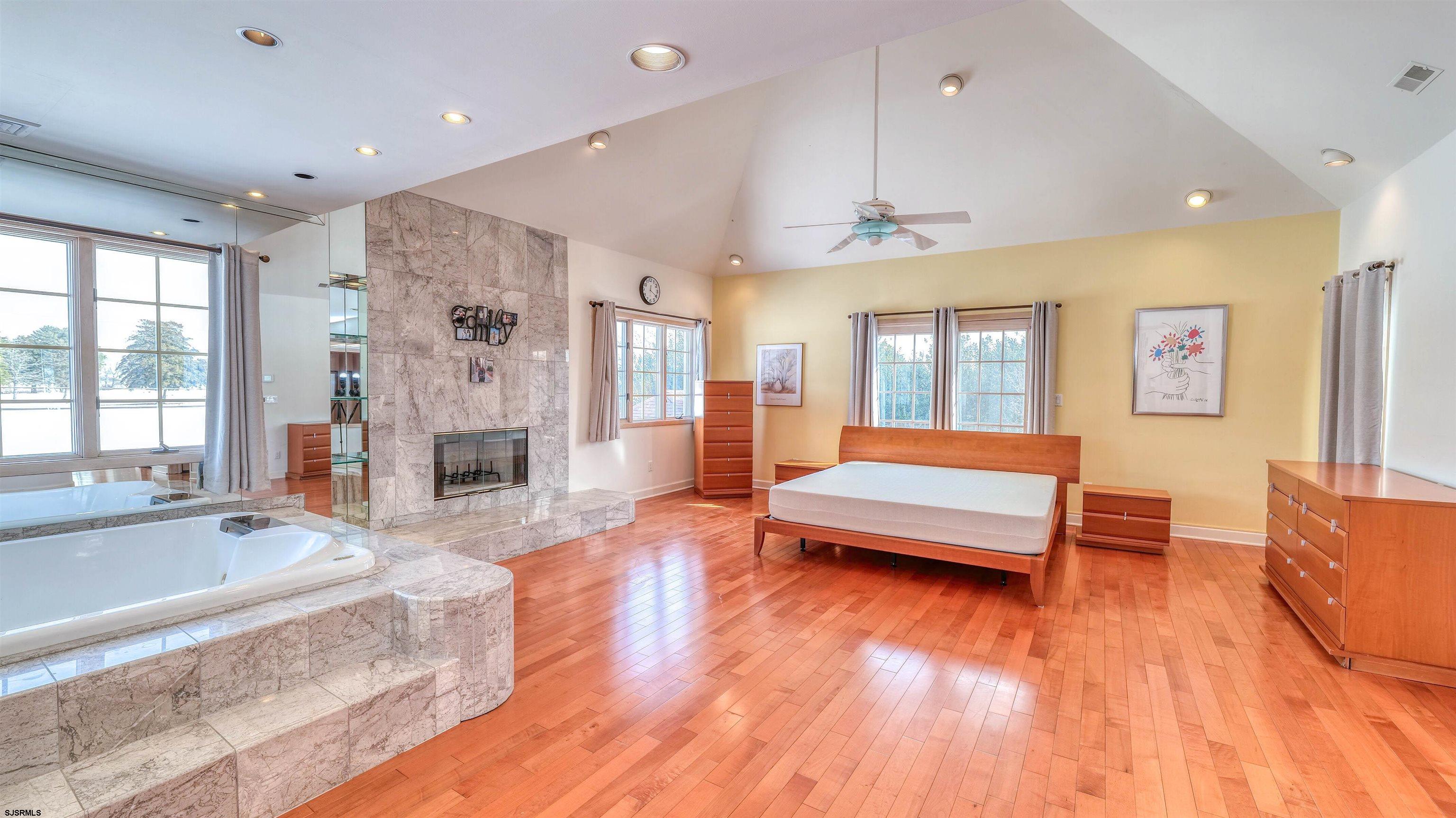 116 Country Club Dr