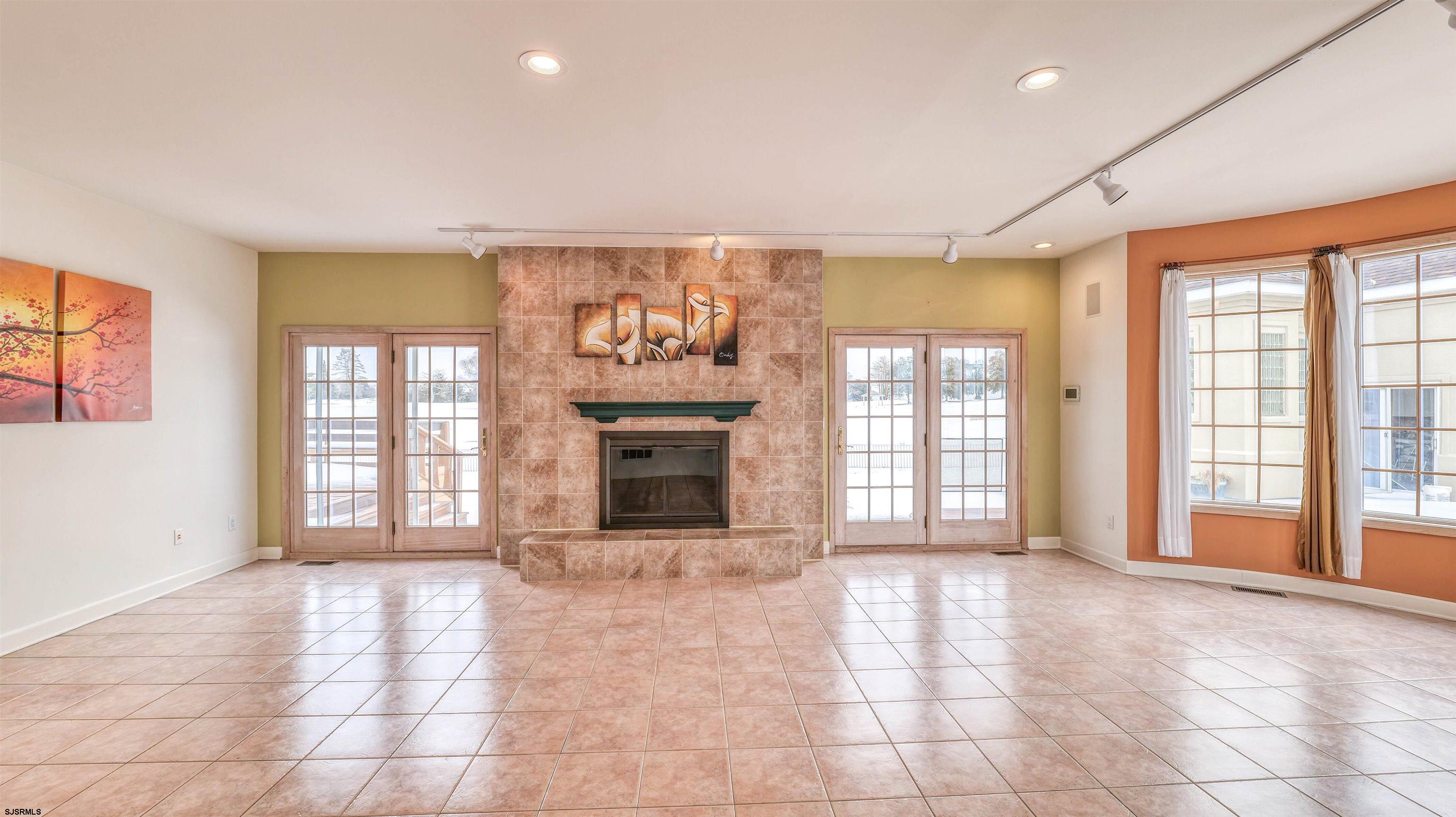 116 Country Club Dr