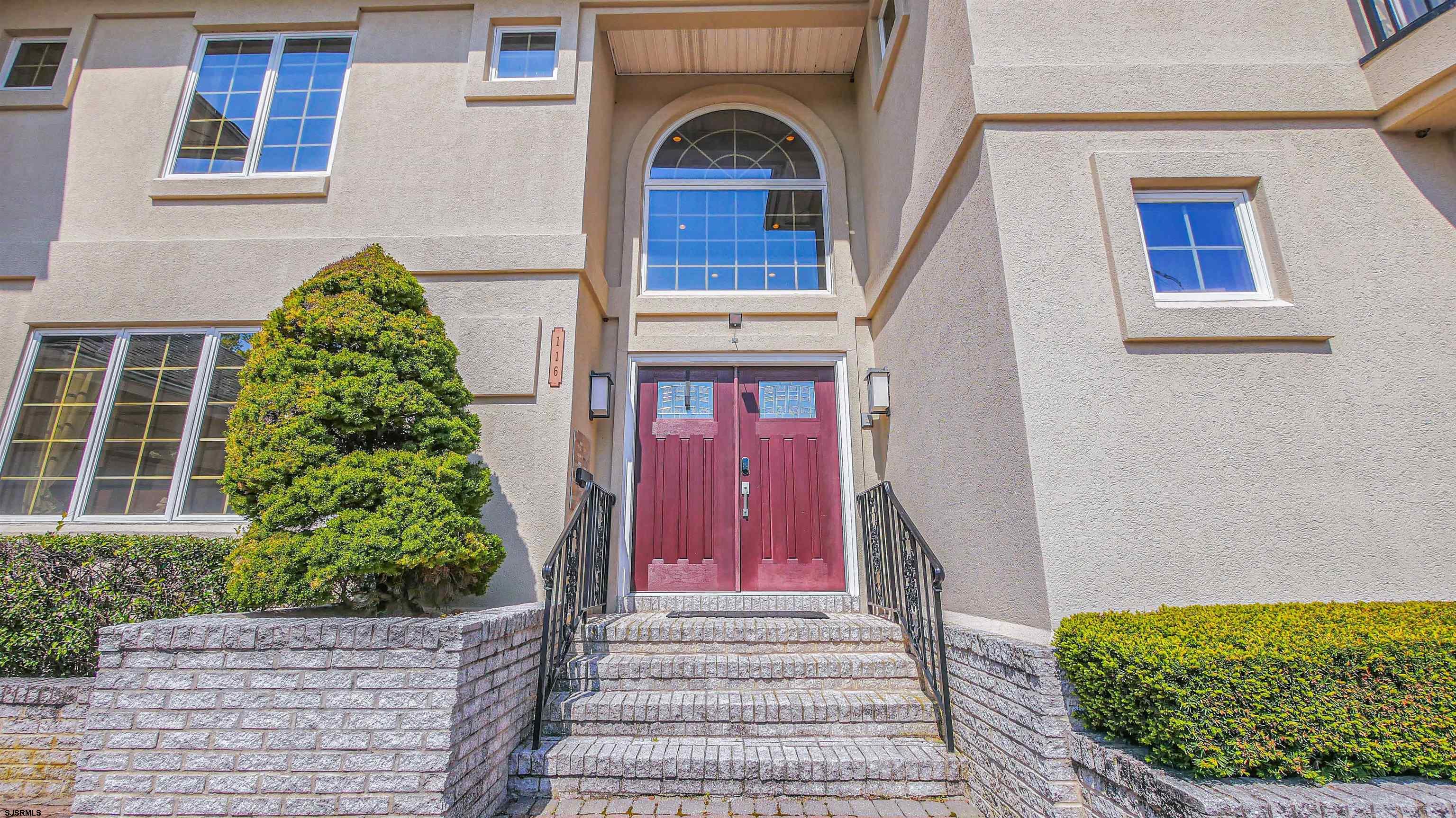 116 Country Club Dr
