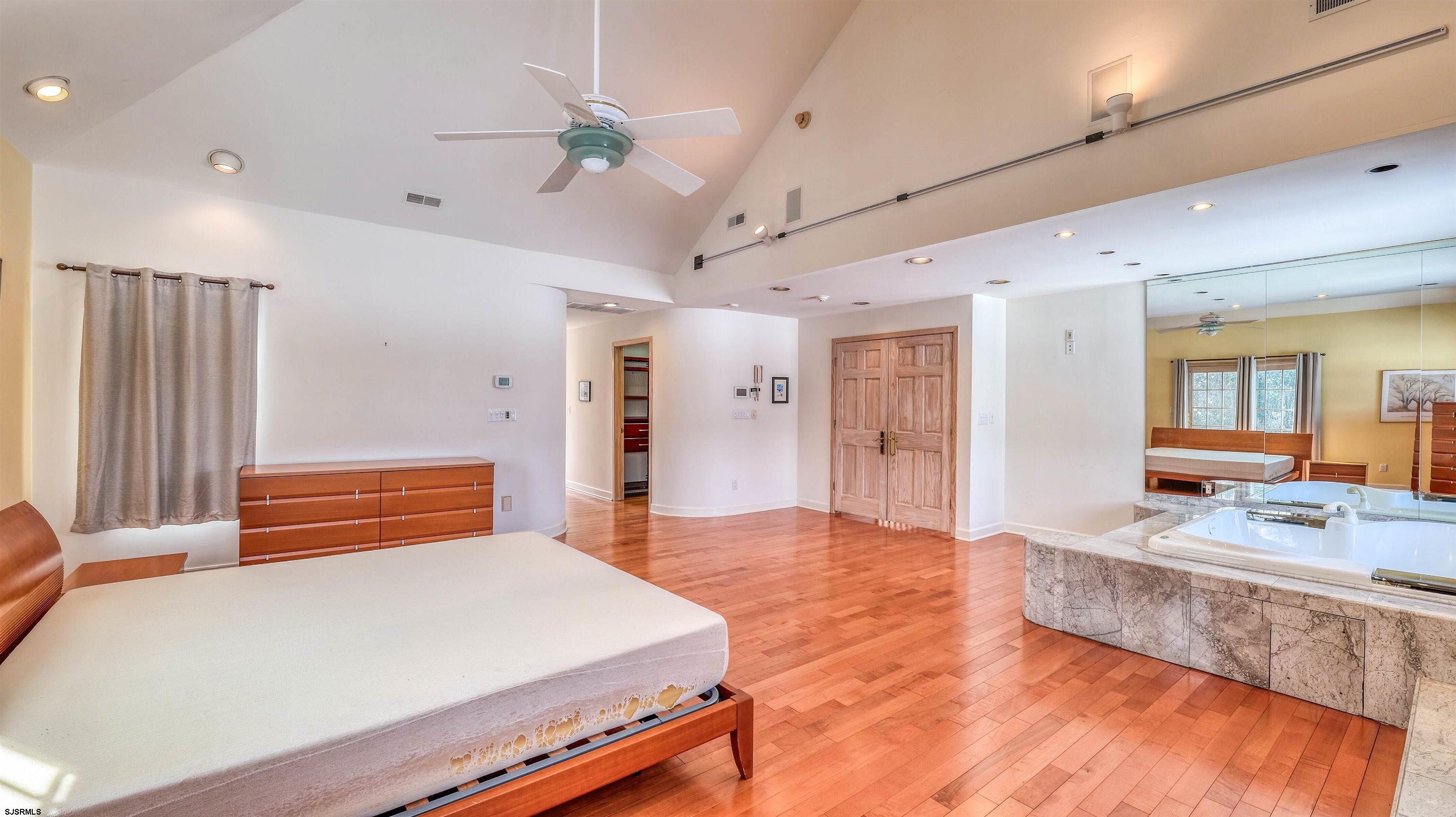 116 Country Club Dr