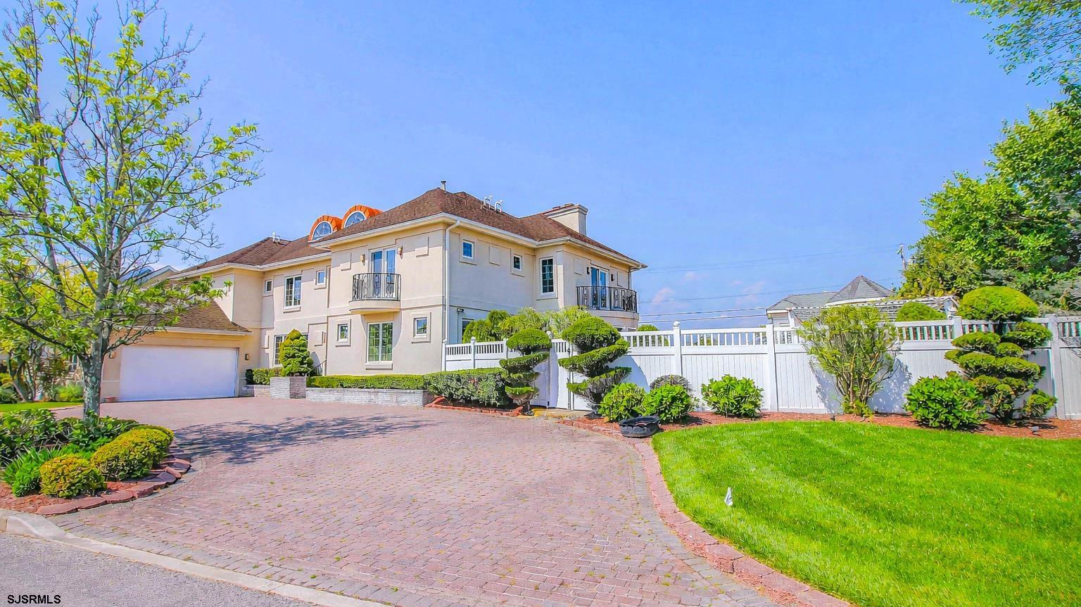 116 Country Club Dr