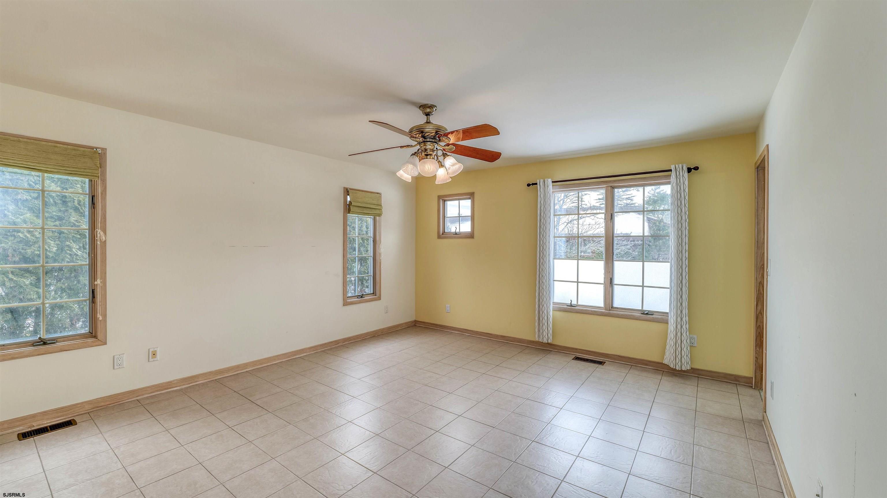 116 Country Club Dr