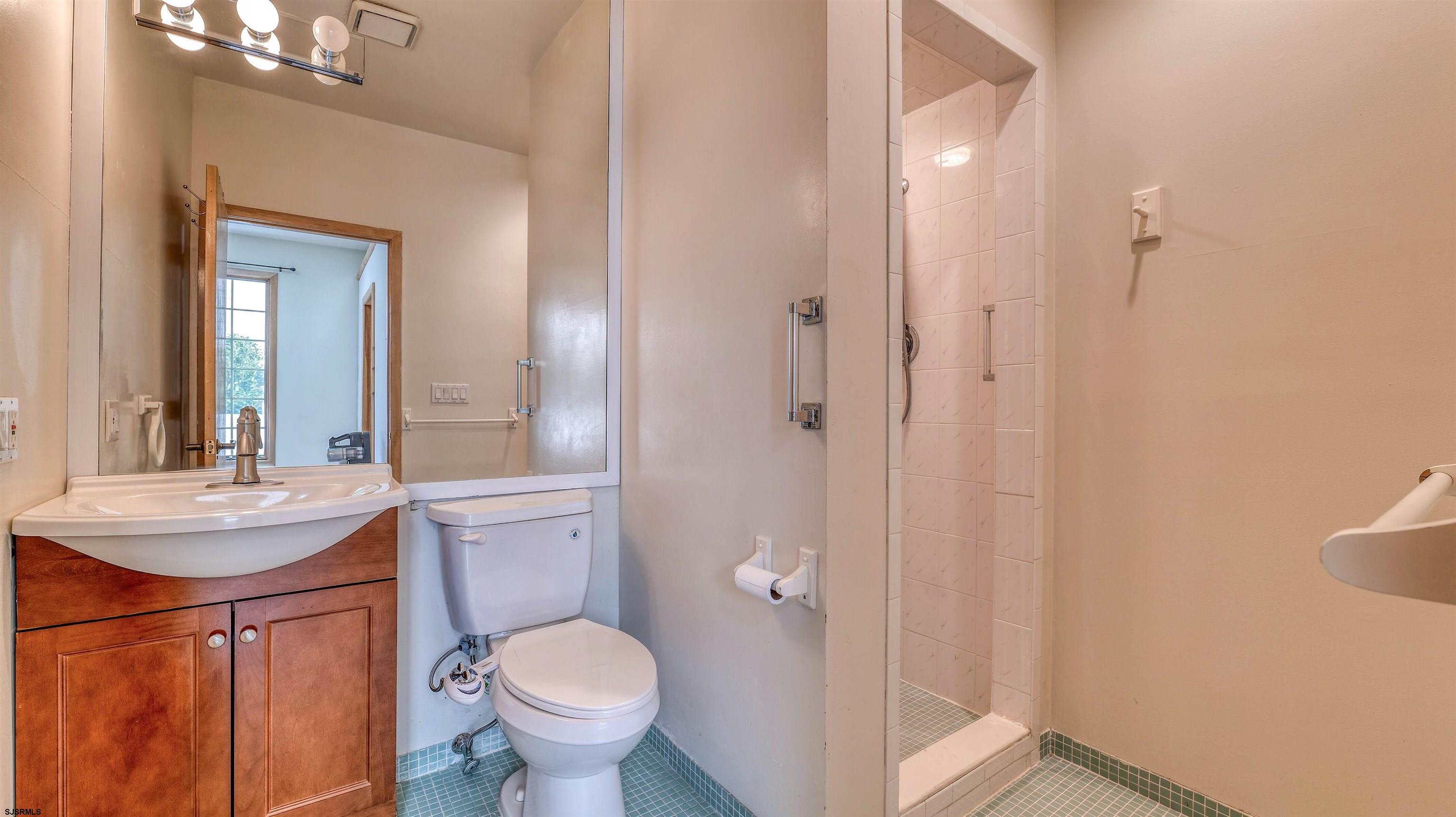 116 Country Club Dr