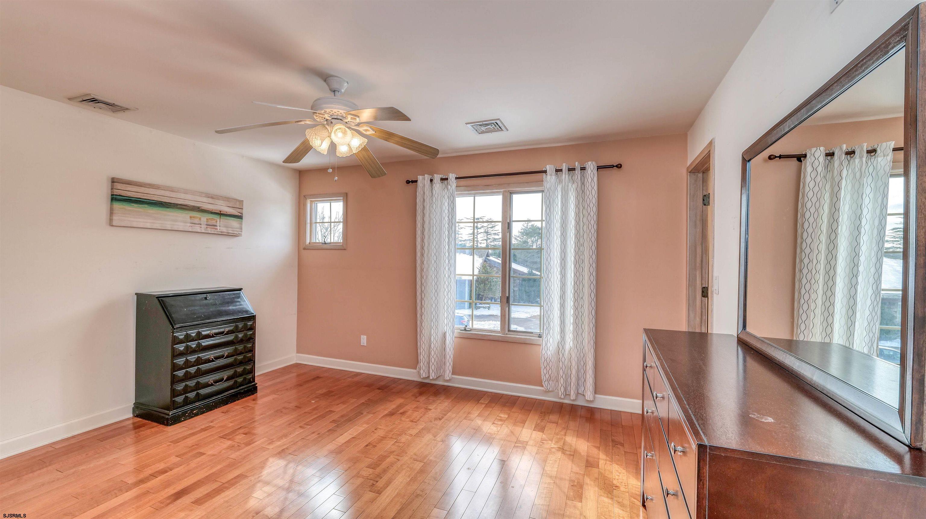 116 Country Club Dr