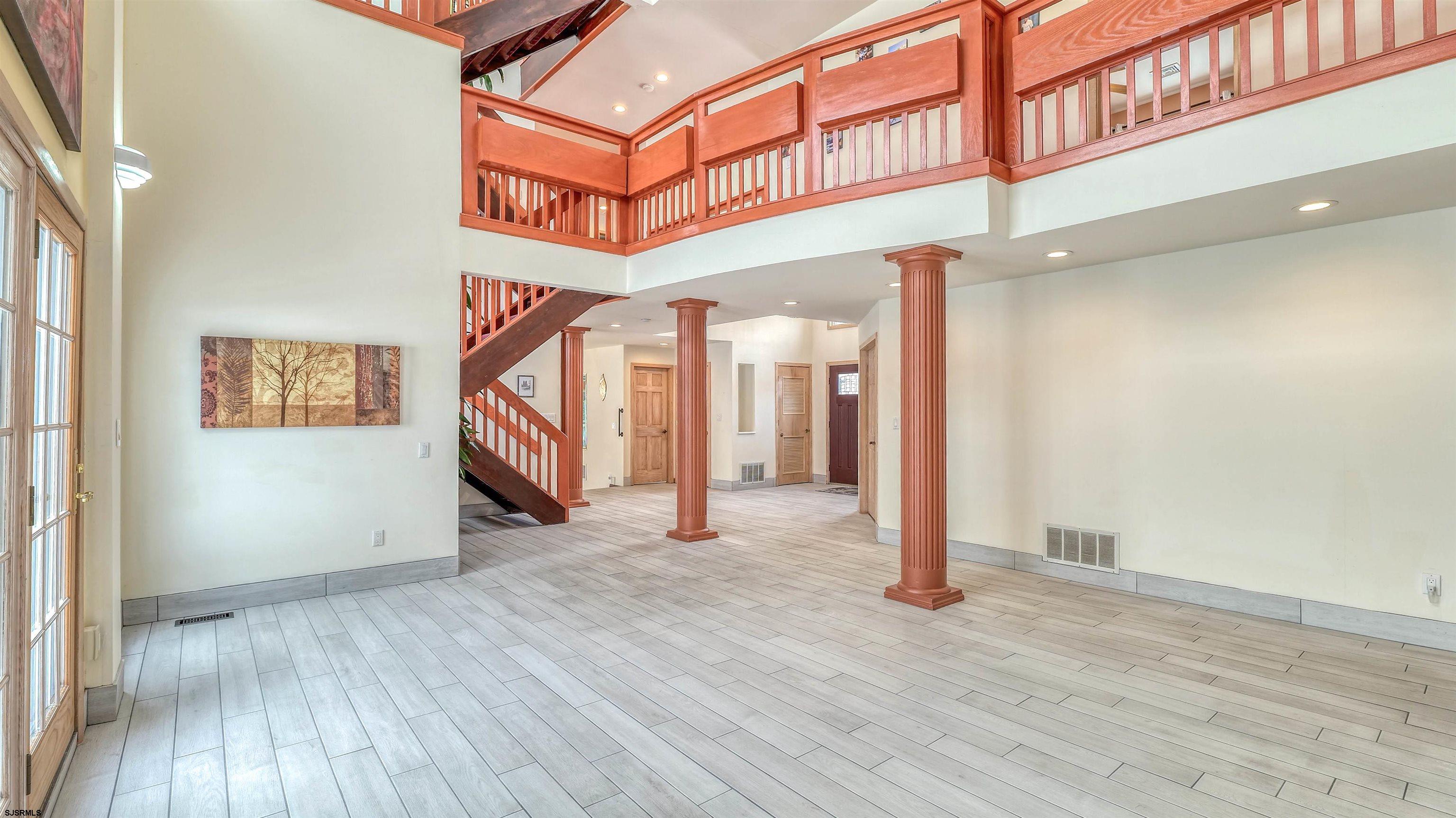 116 Country Club Dr