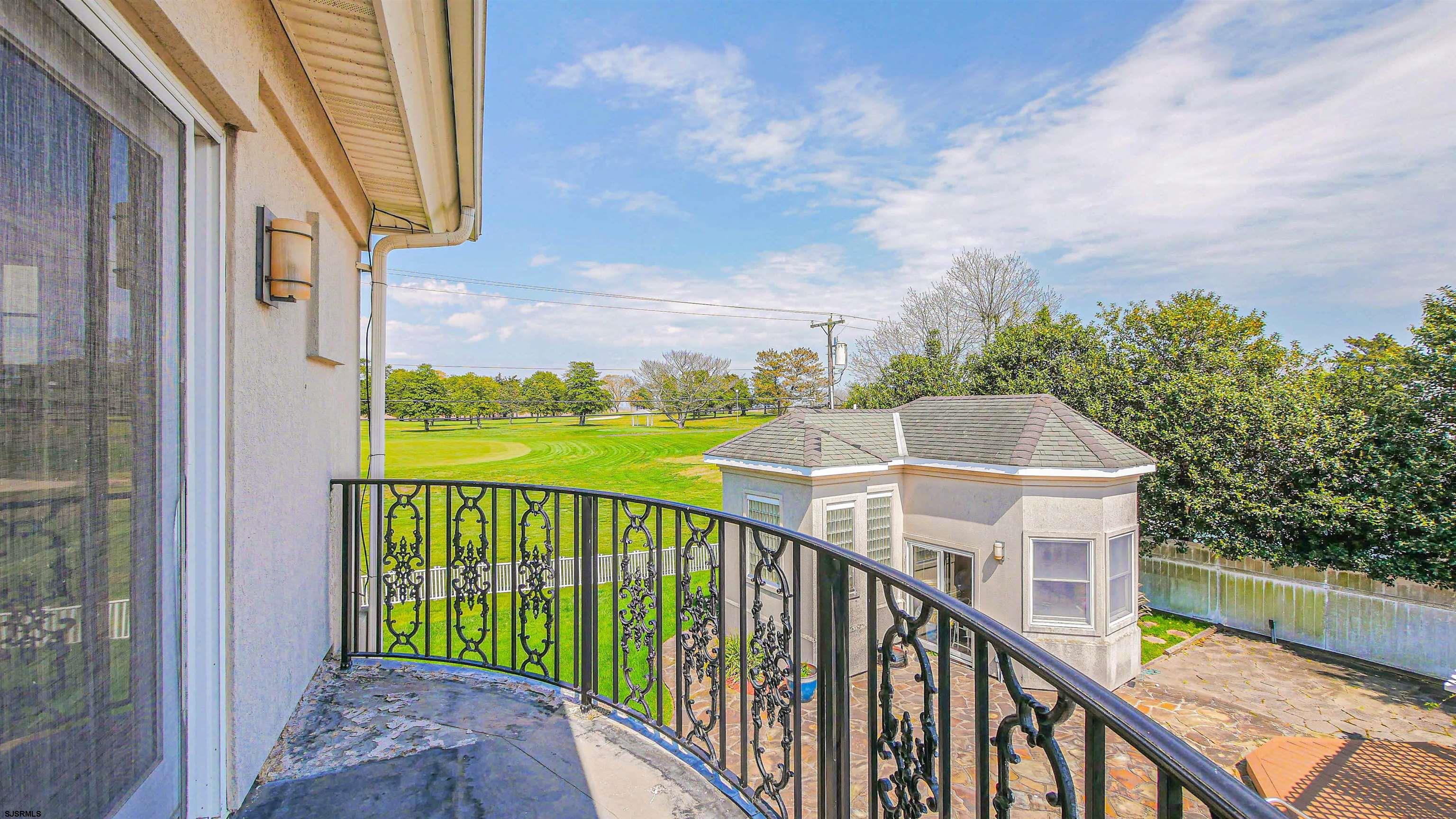 116 Country Club Dr