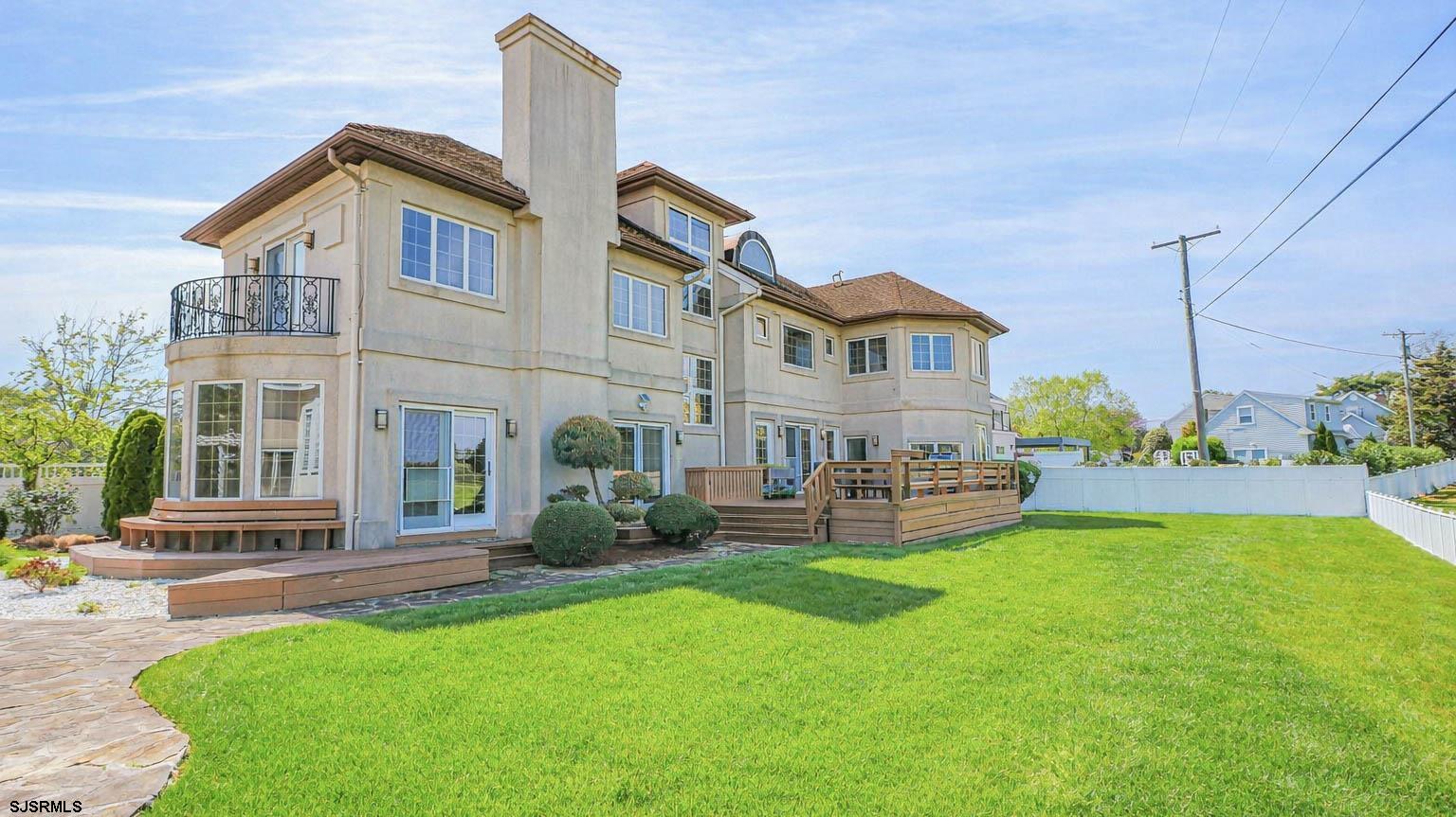 116 Country Club Dr