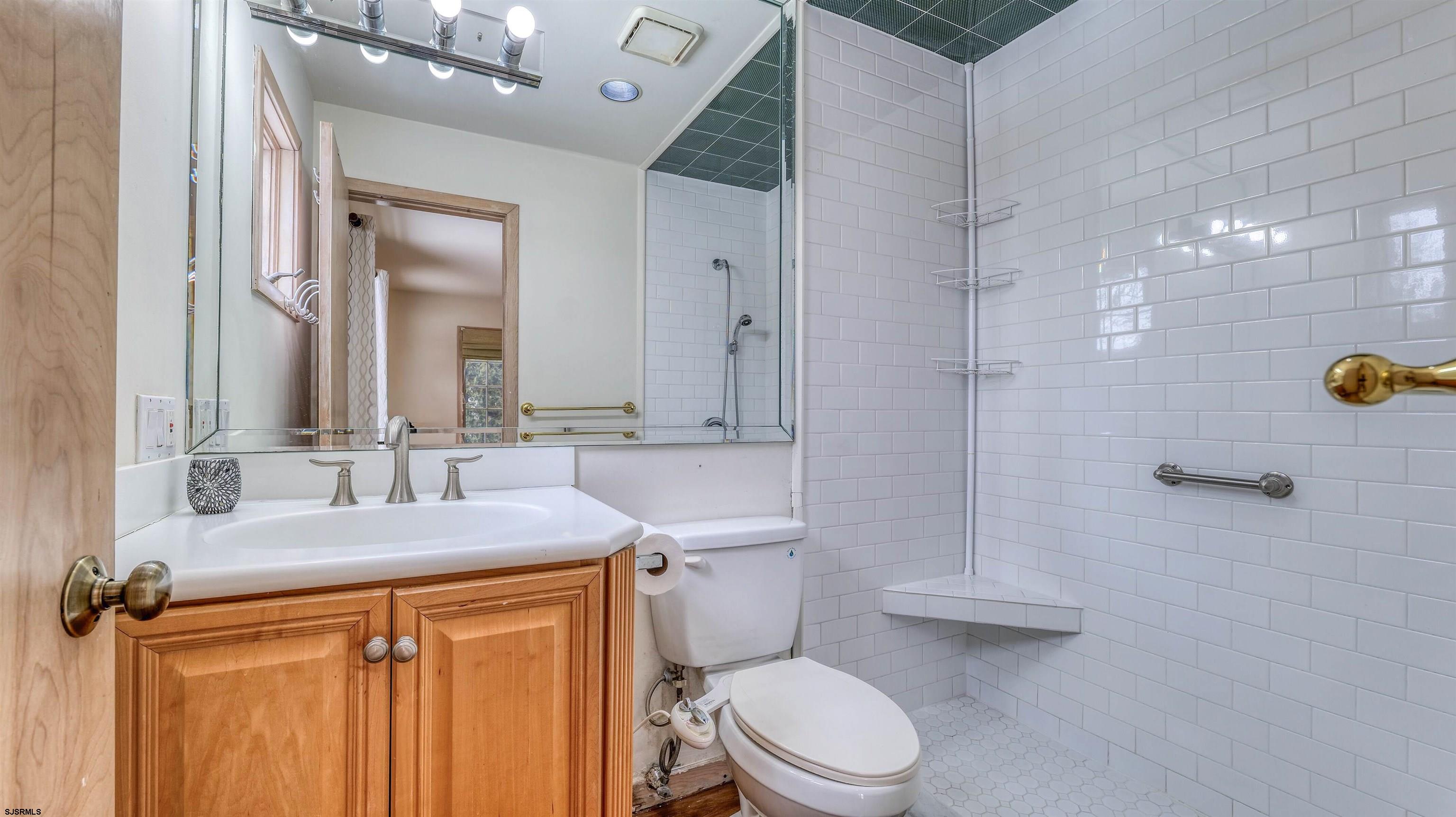 116 Country Club Dr