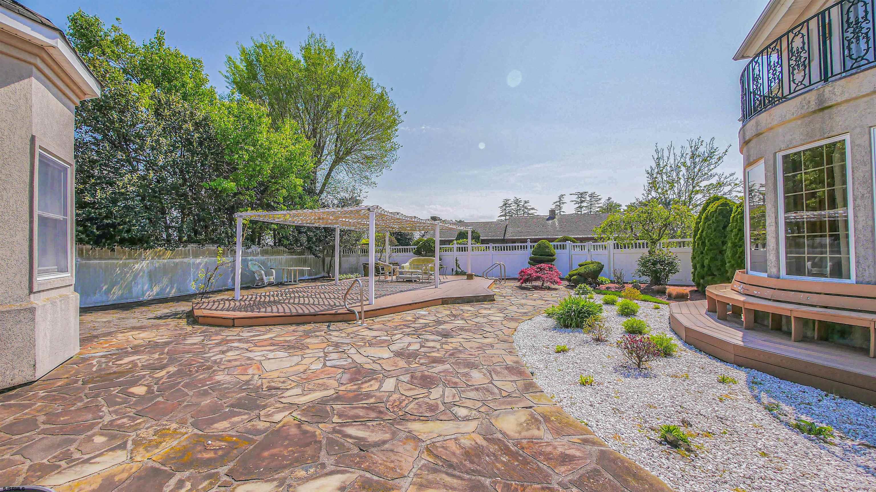 116 Country Club Dr