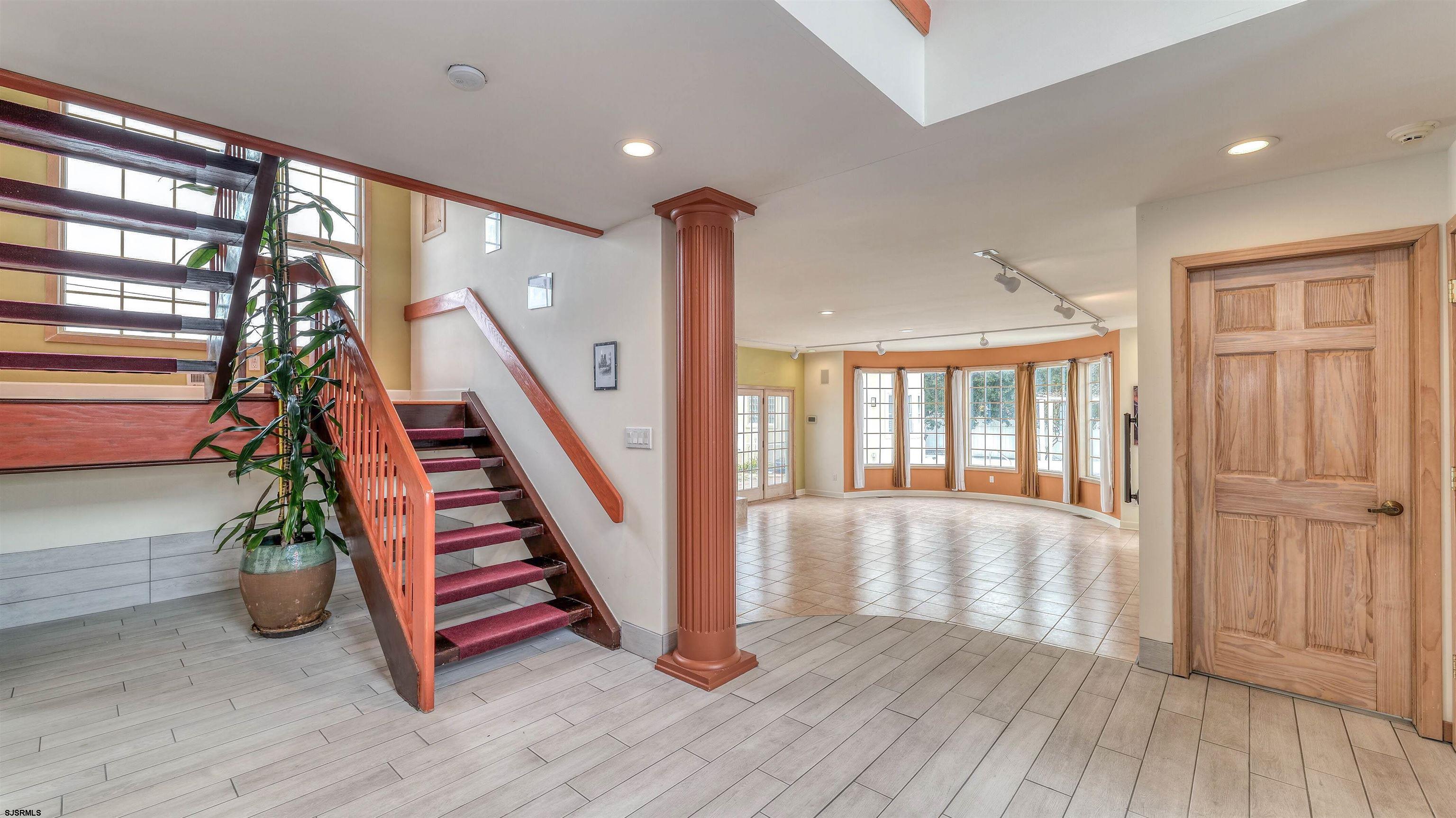 116 Country Club Dr