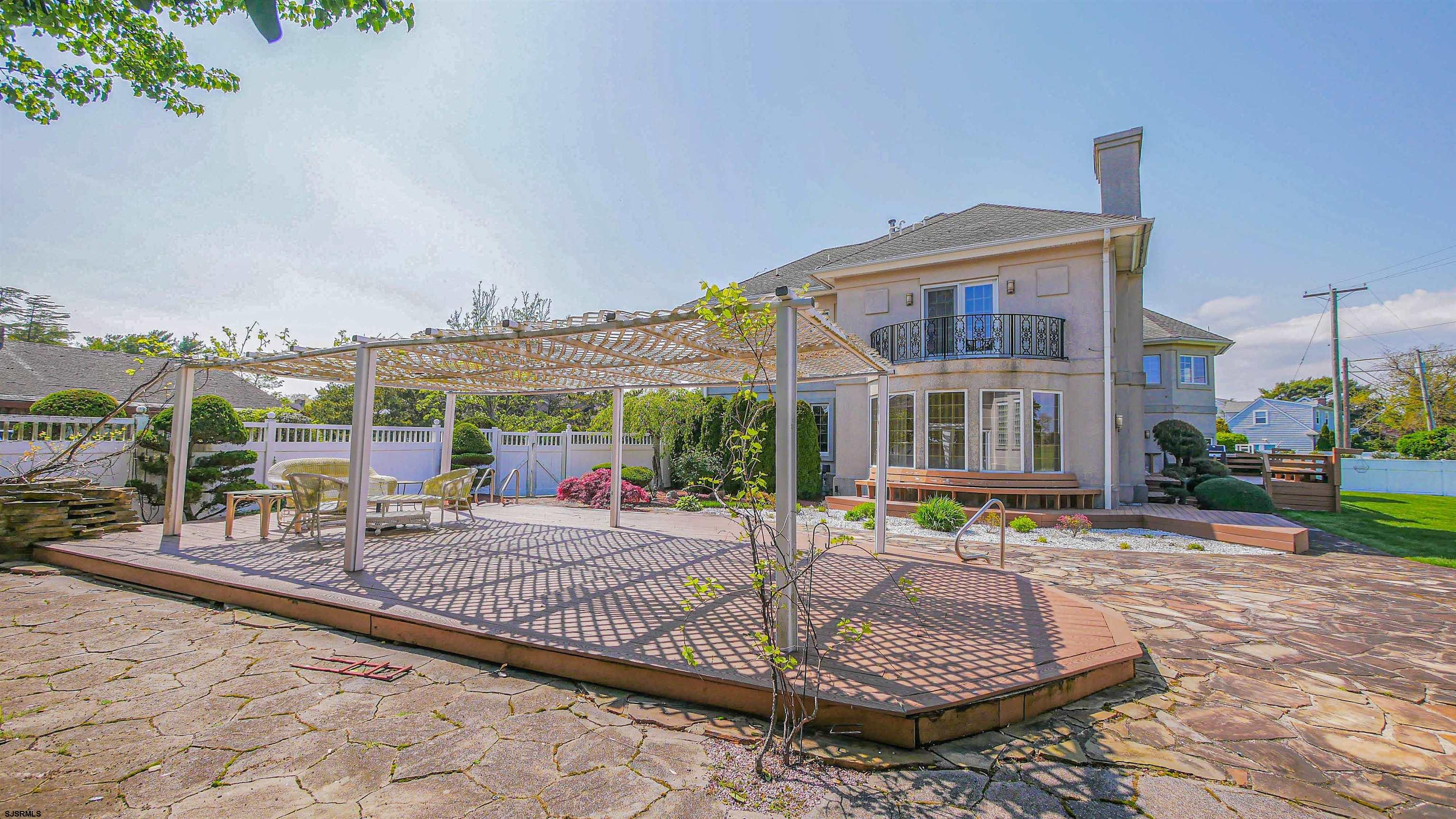 116 Country Club Dr