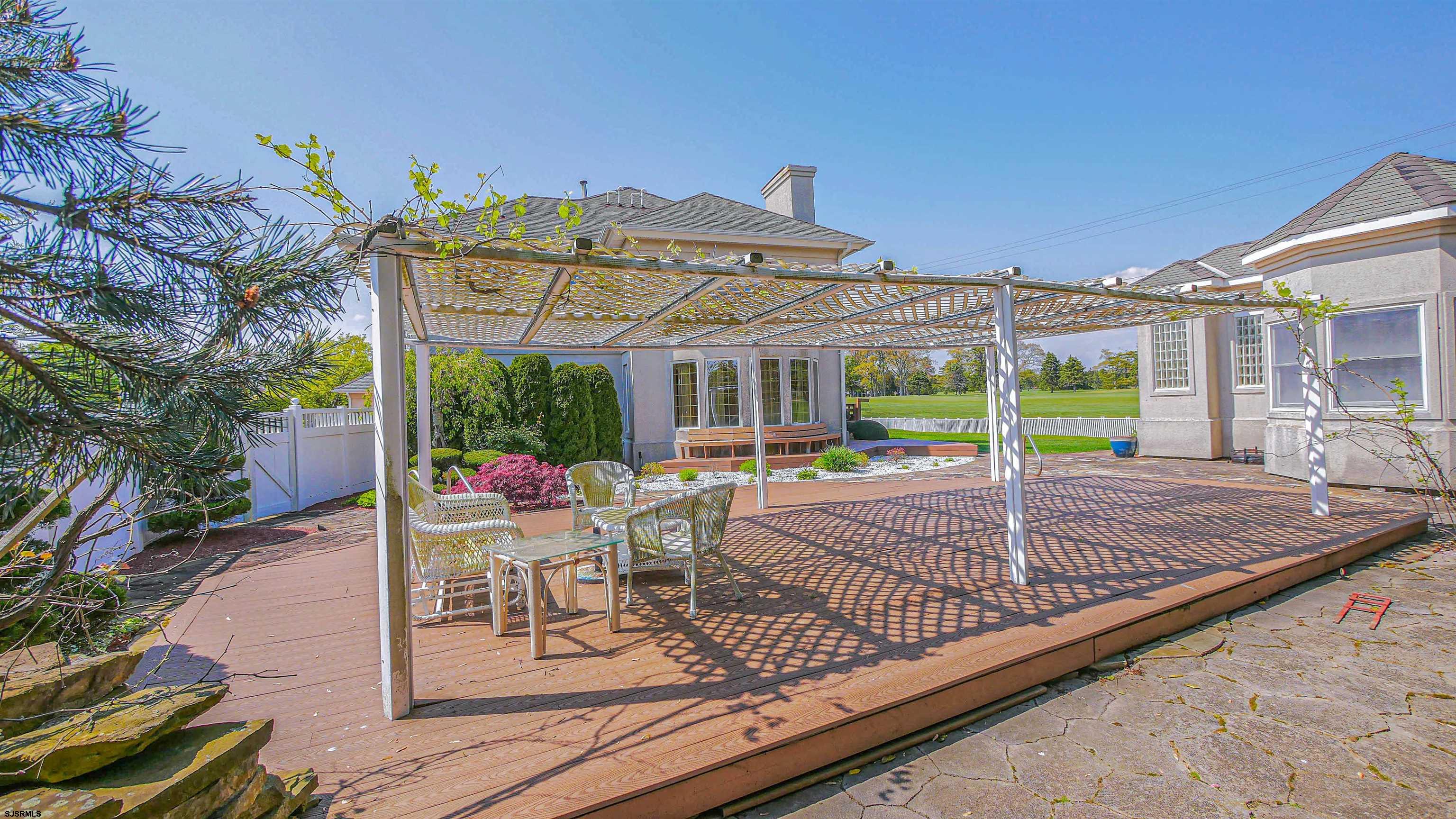 116 Country Club Dr