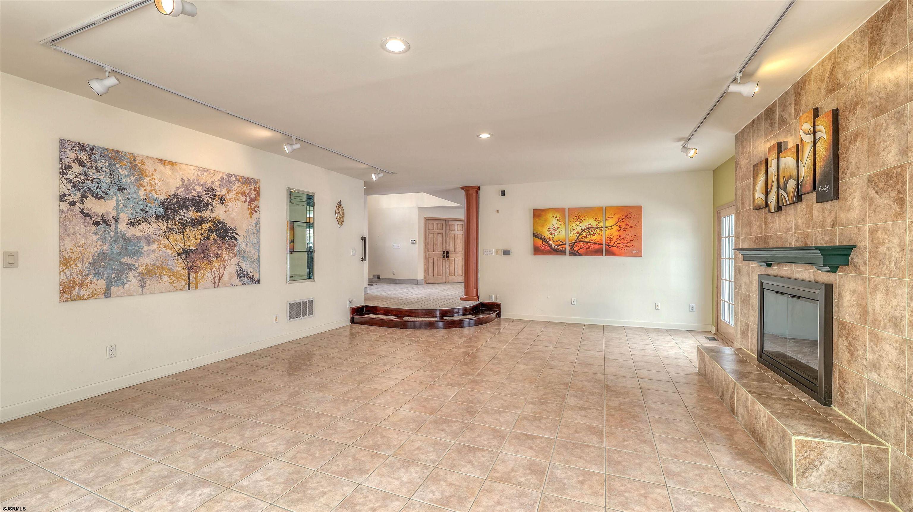 116 Country Club Dr