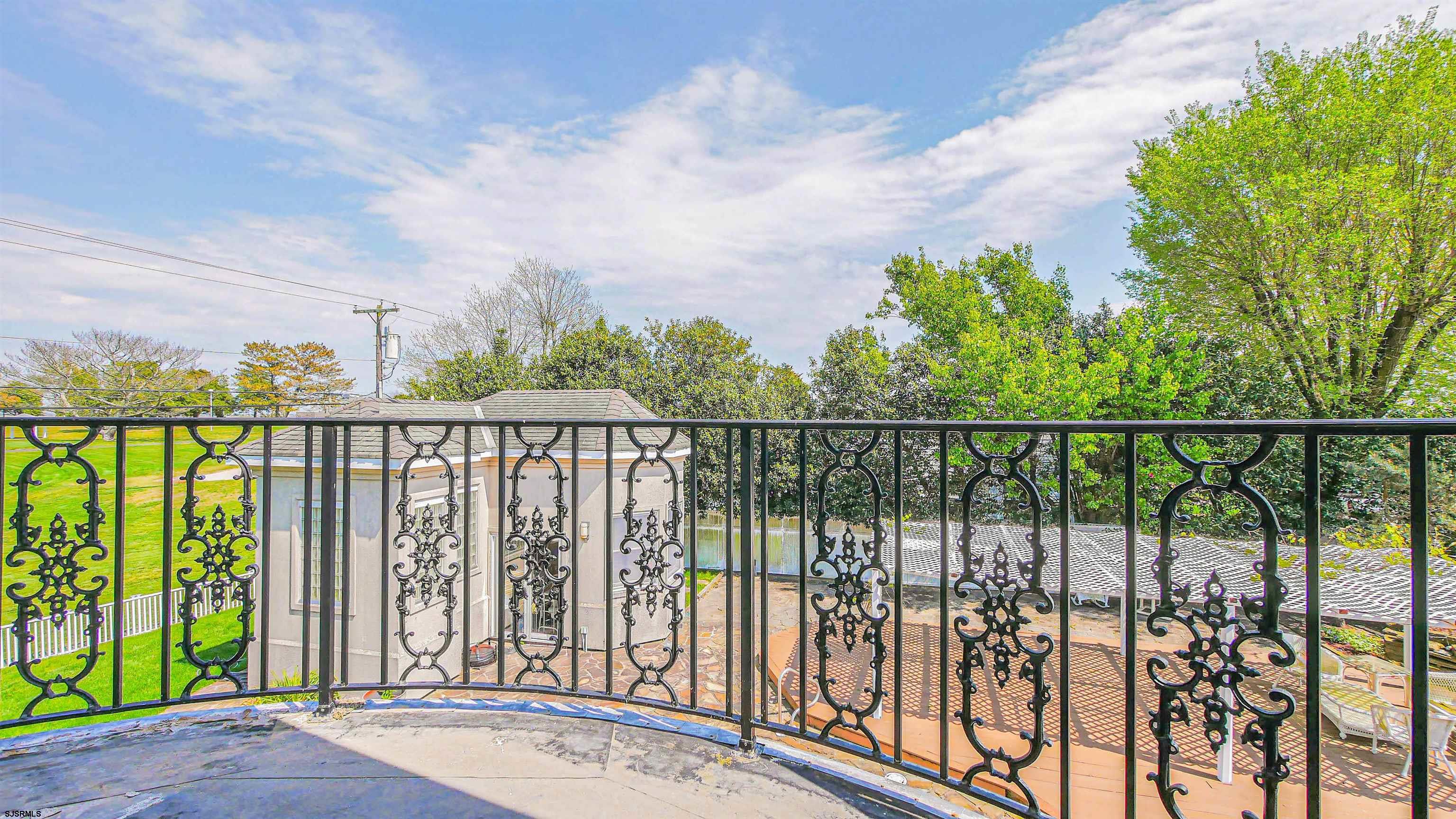 116 Country Club Dr