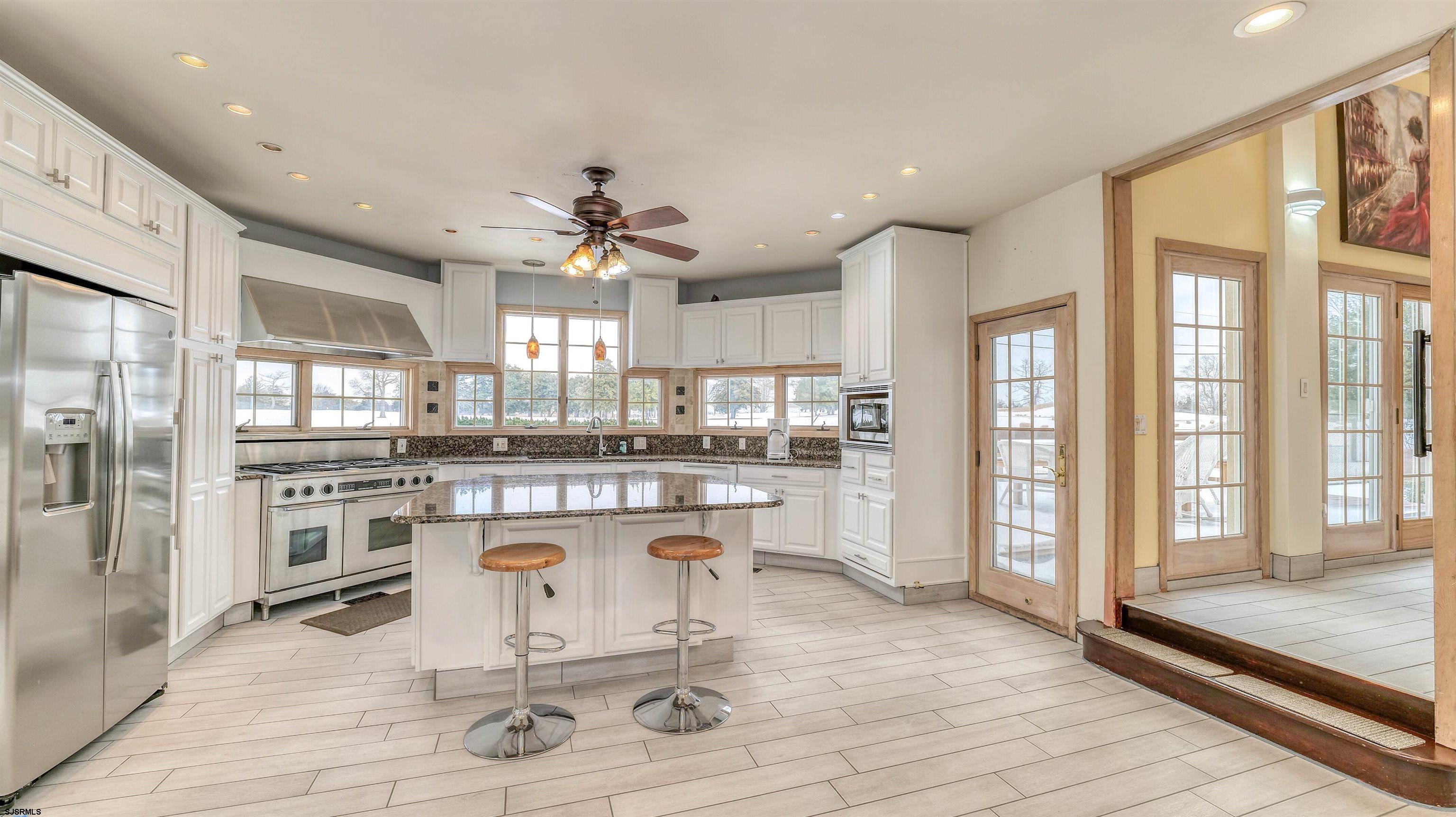 116 Country Club Dr