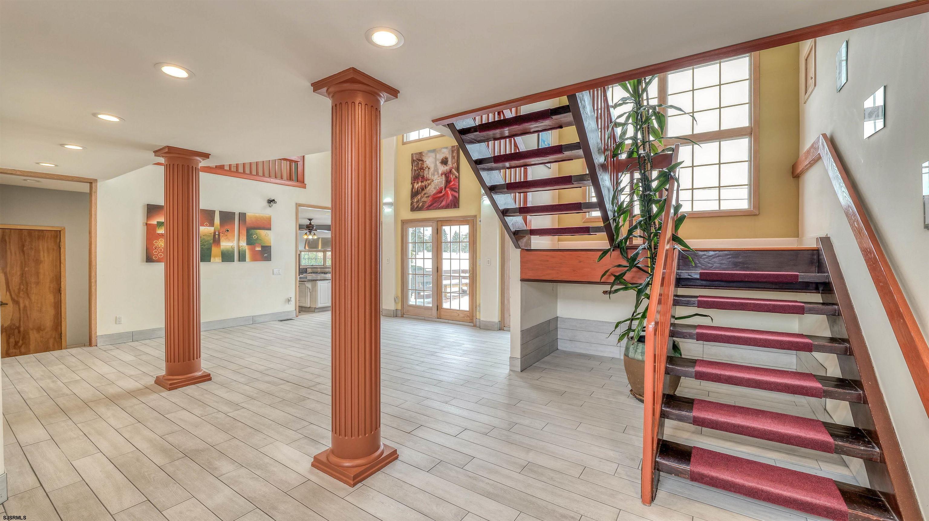 116 Country Club Dr