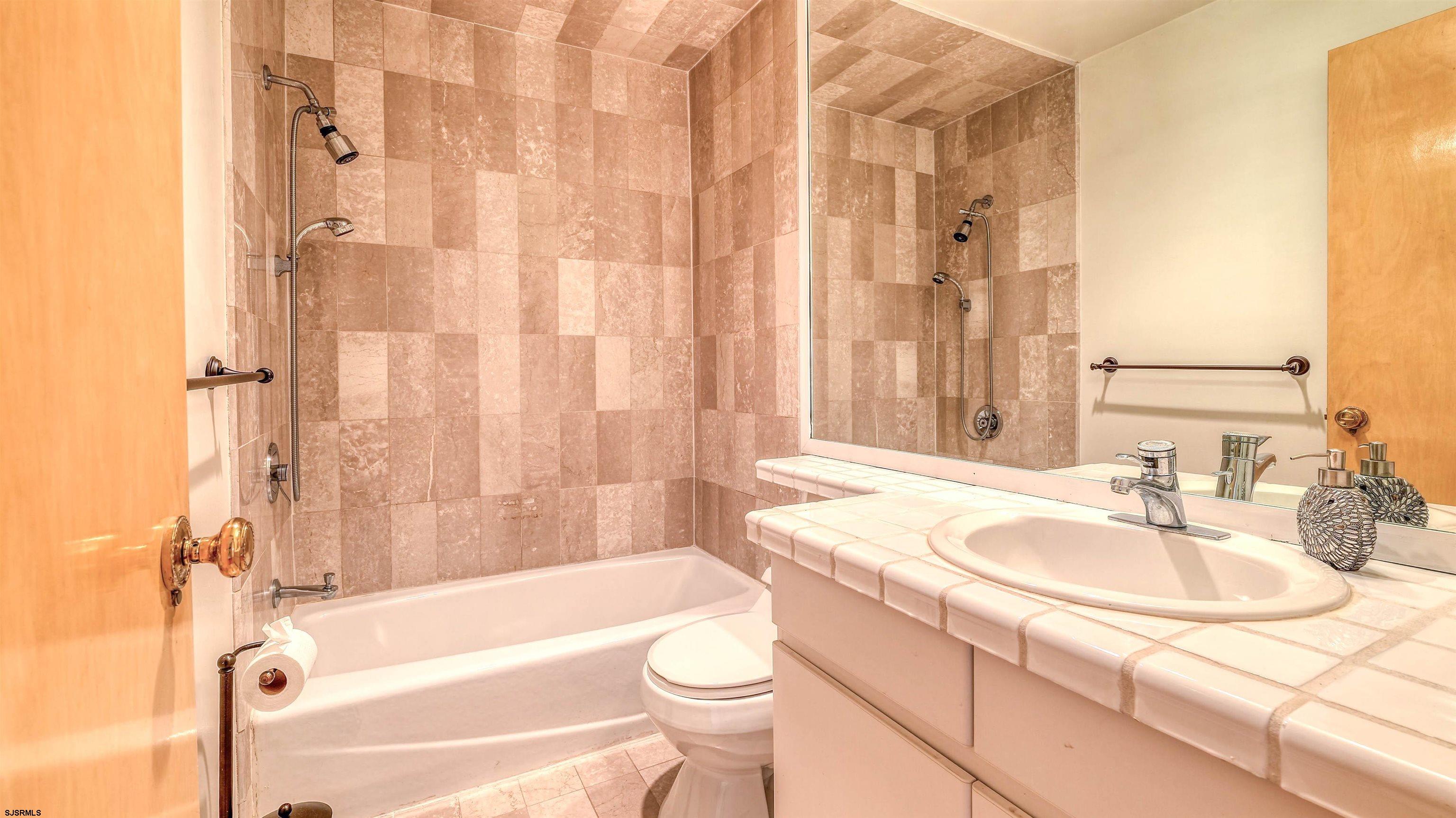 116 Country Club Dr
