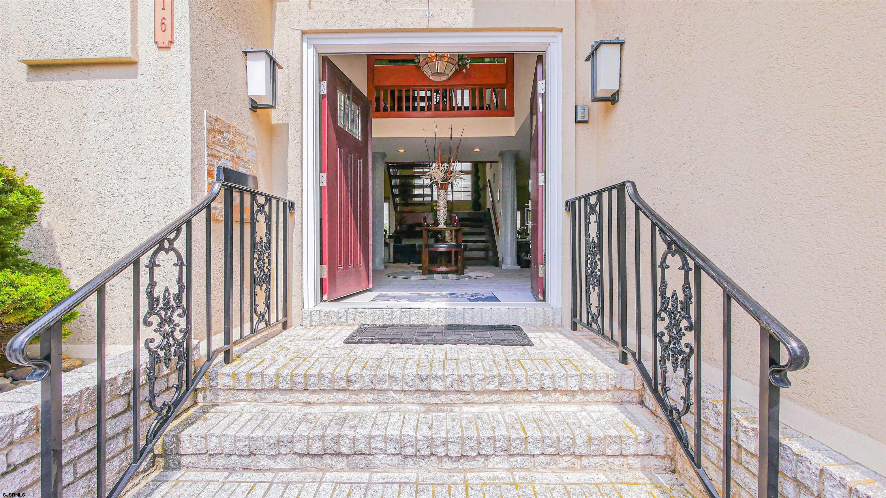 116 Country Club Dr