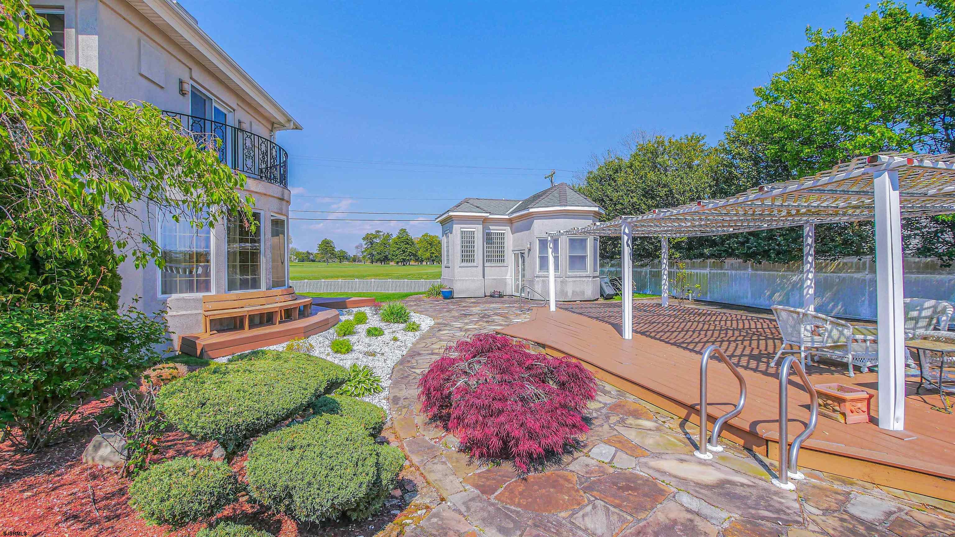 116 Country Club Dr