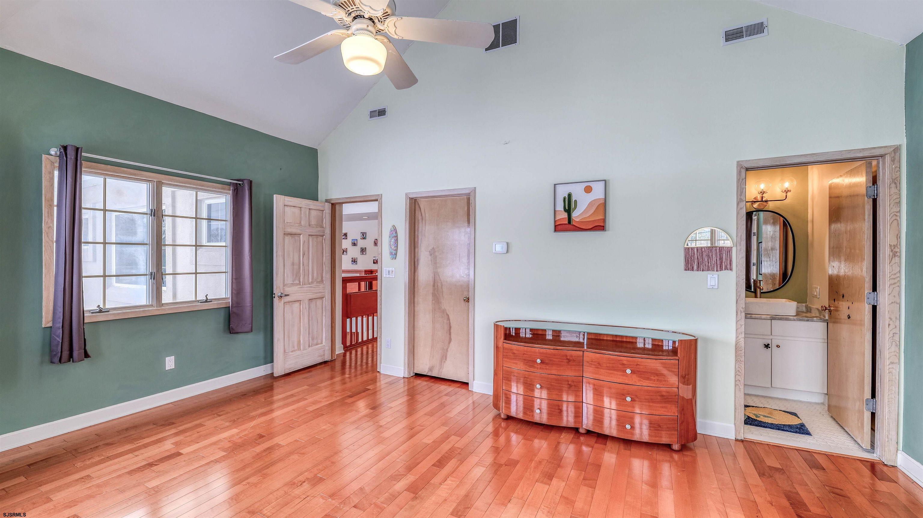 116 Country Club Dr