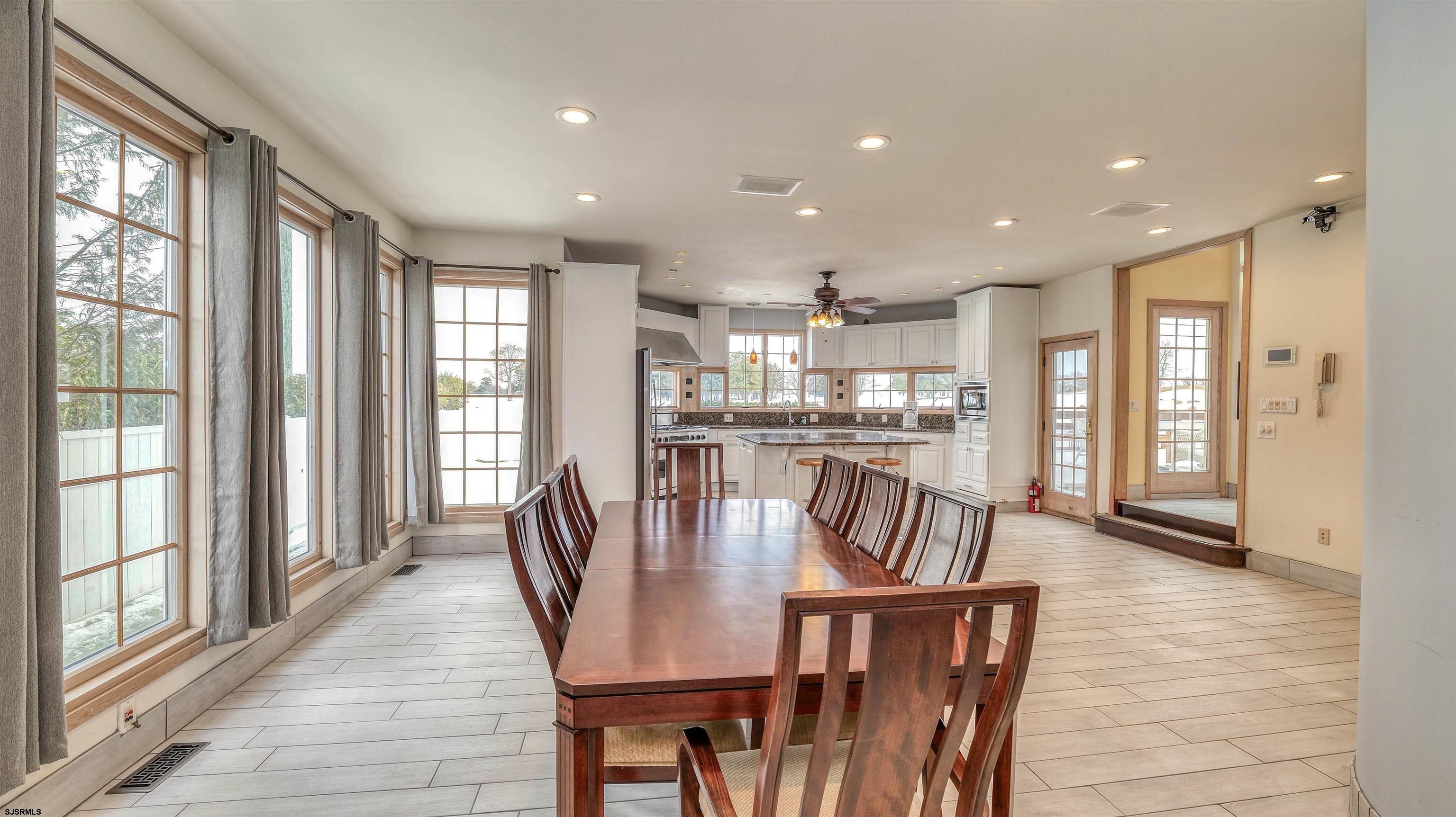 116 Country Club Dr