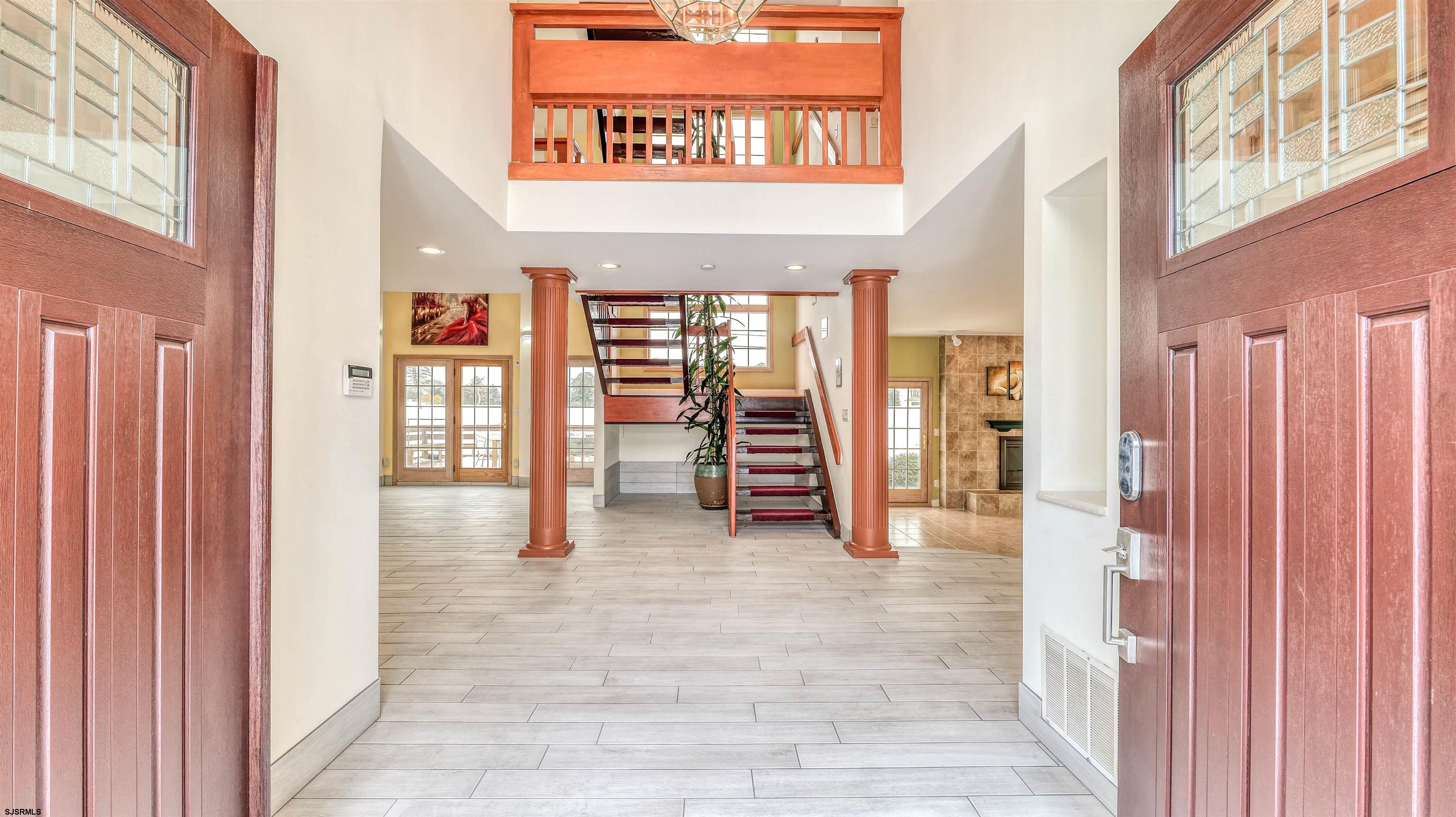 116 Country Club Dr