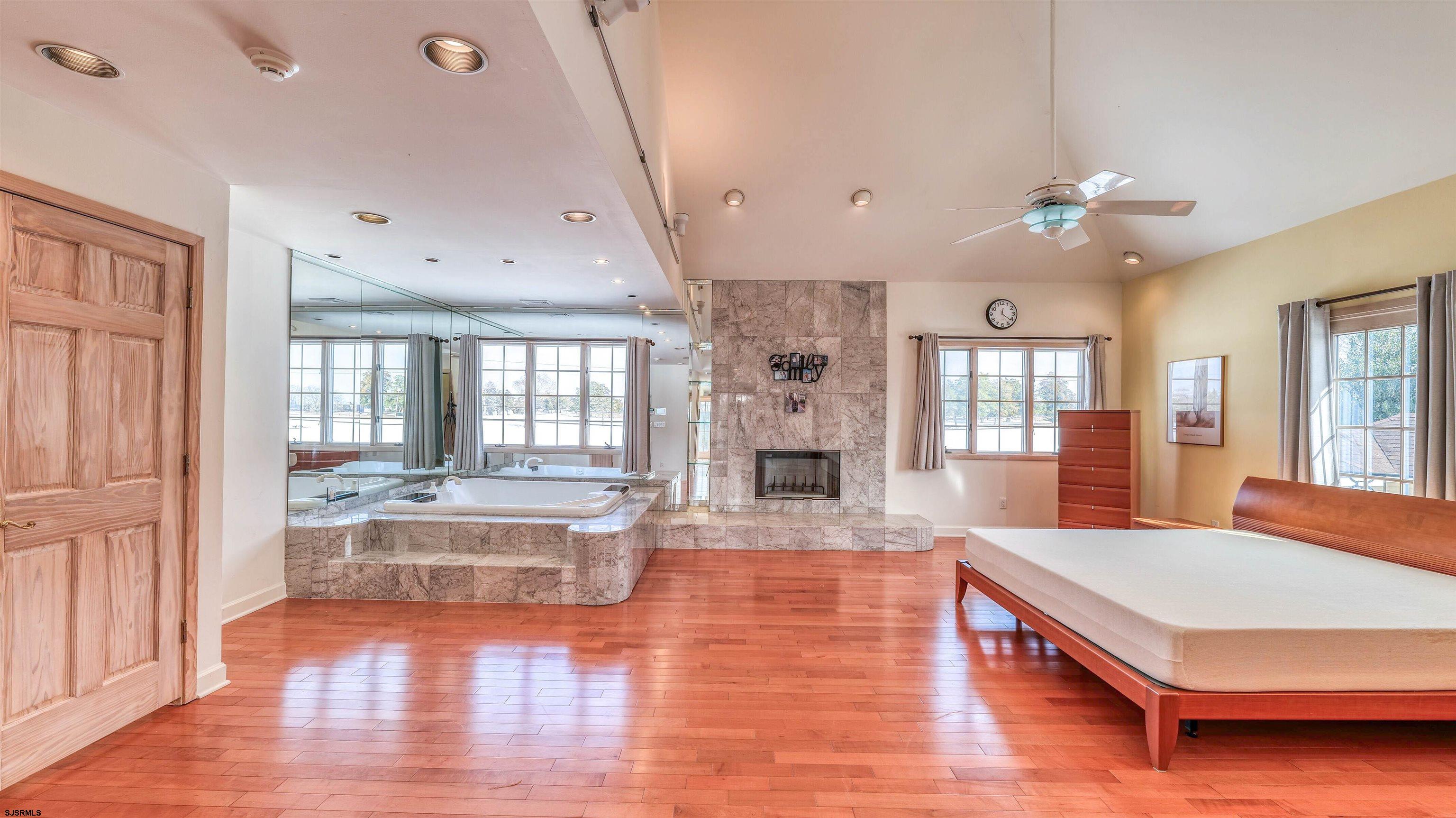 116 Country Club Dr