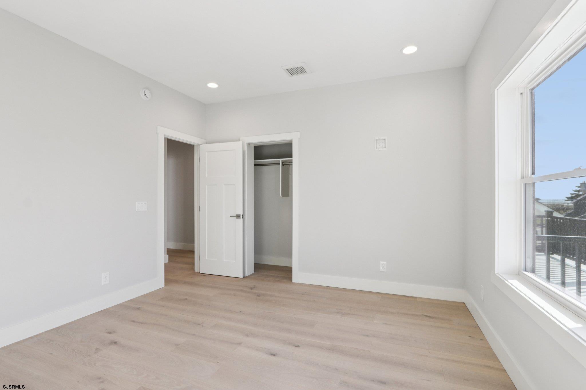 37 S Annapolis (A) Ave