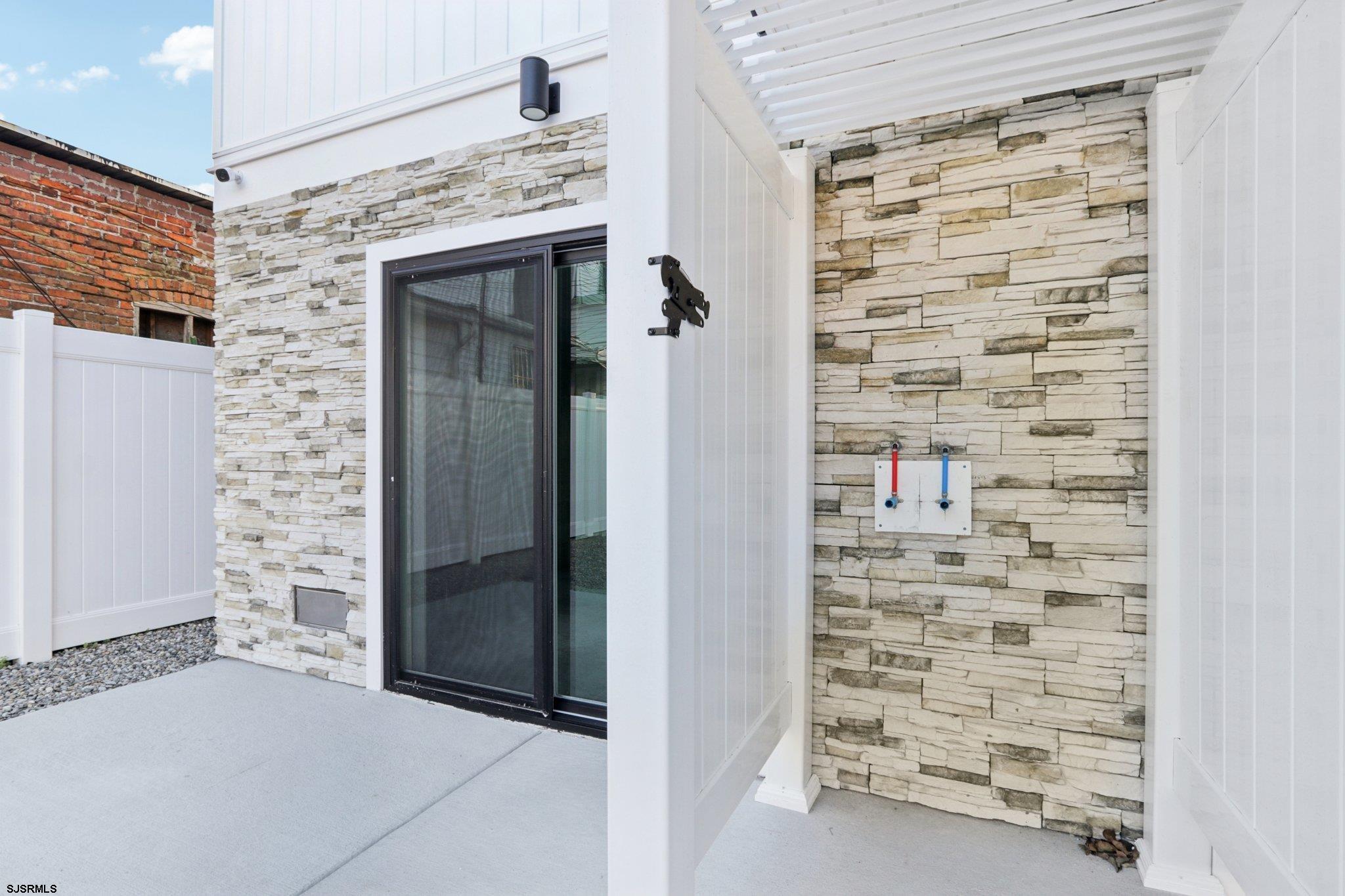 37 S Annapolis (A) Ave