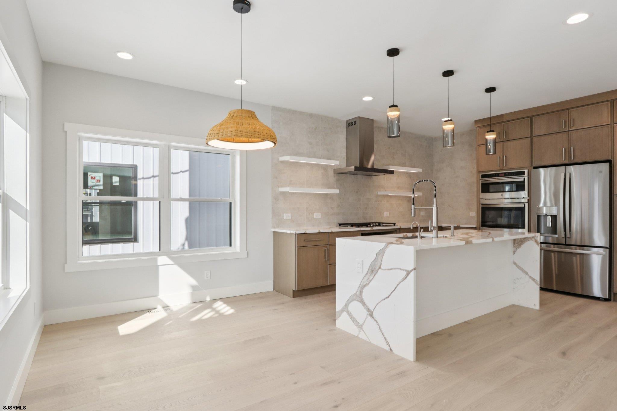 37 S Annapolis (A) Ave