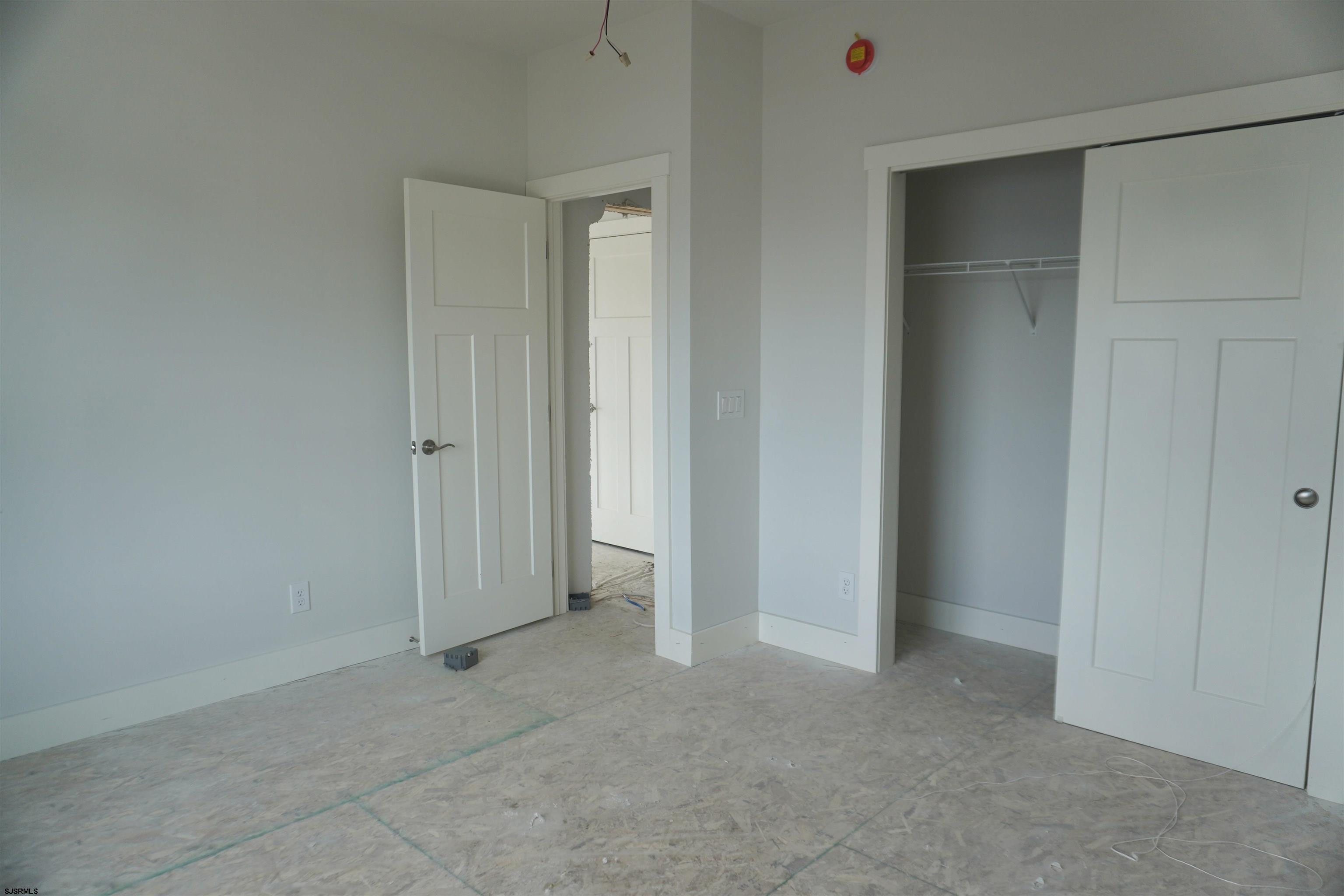 239 N Arizona Ave