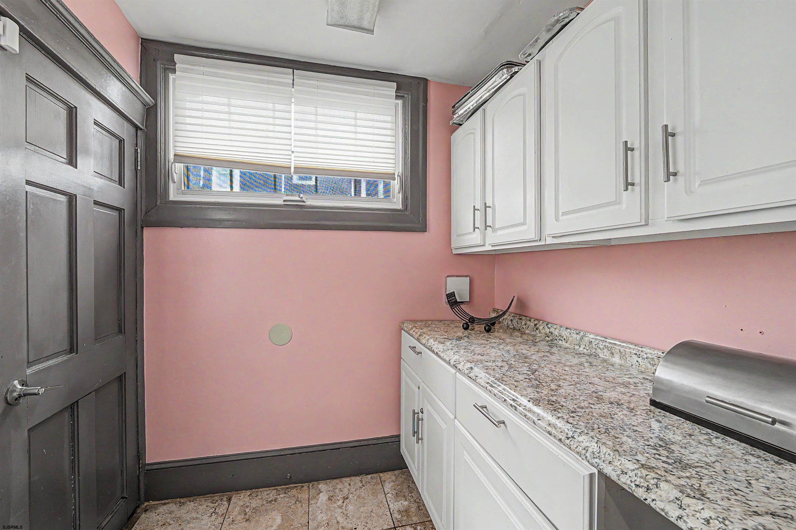 2 N Montgomery Ave