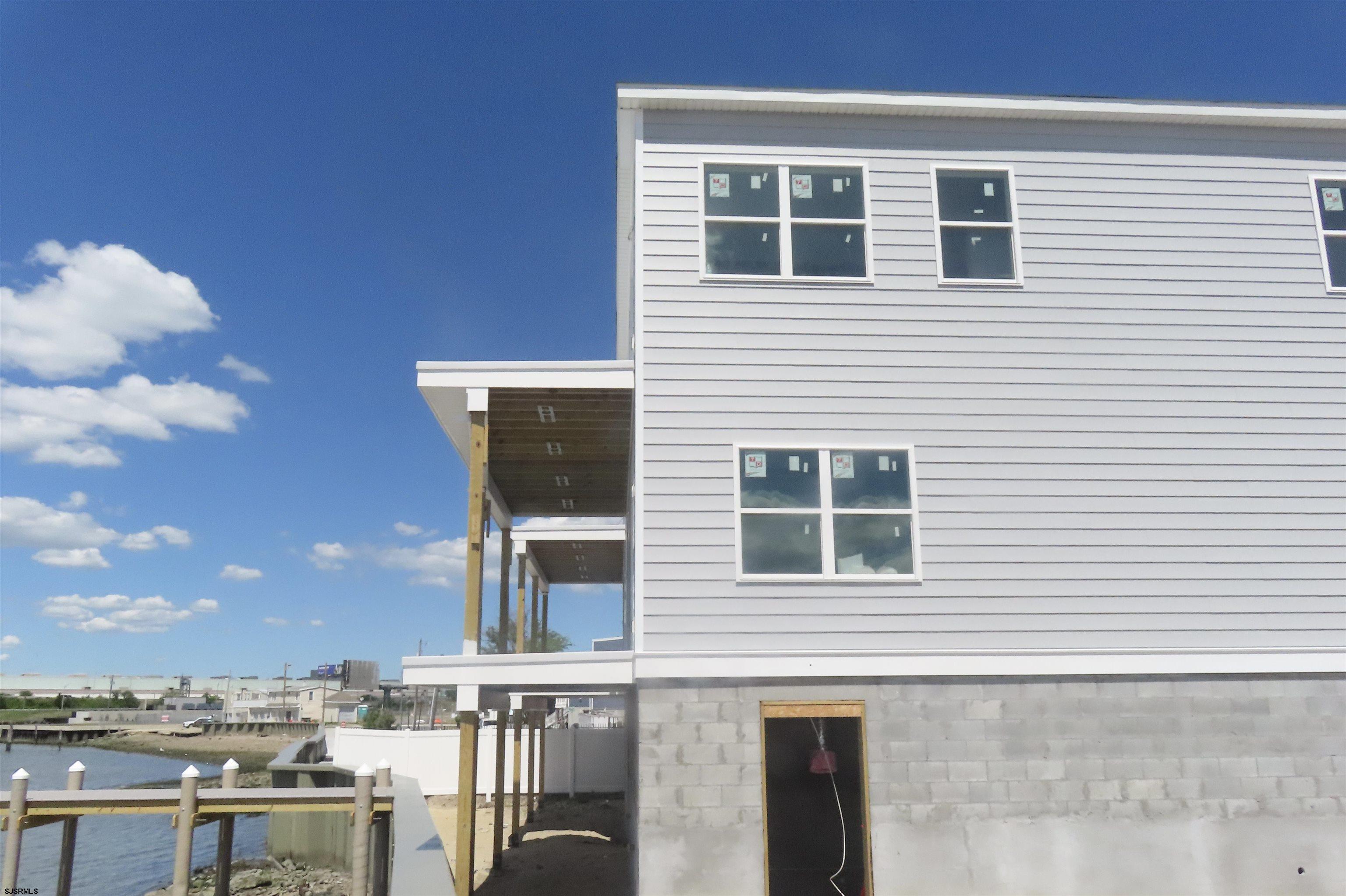 239 N Arizona Ave Unit: 4