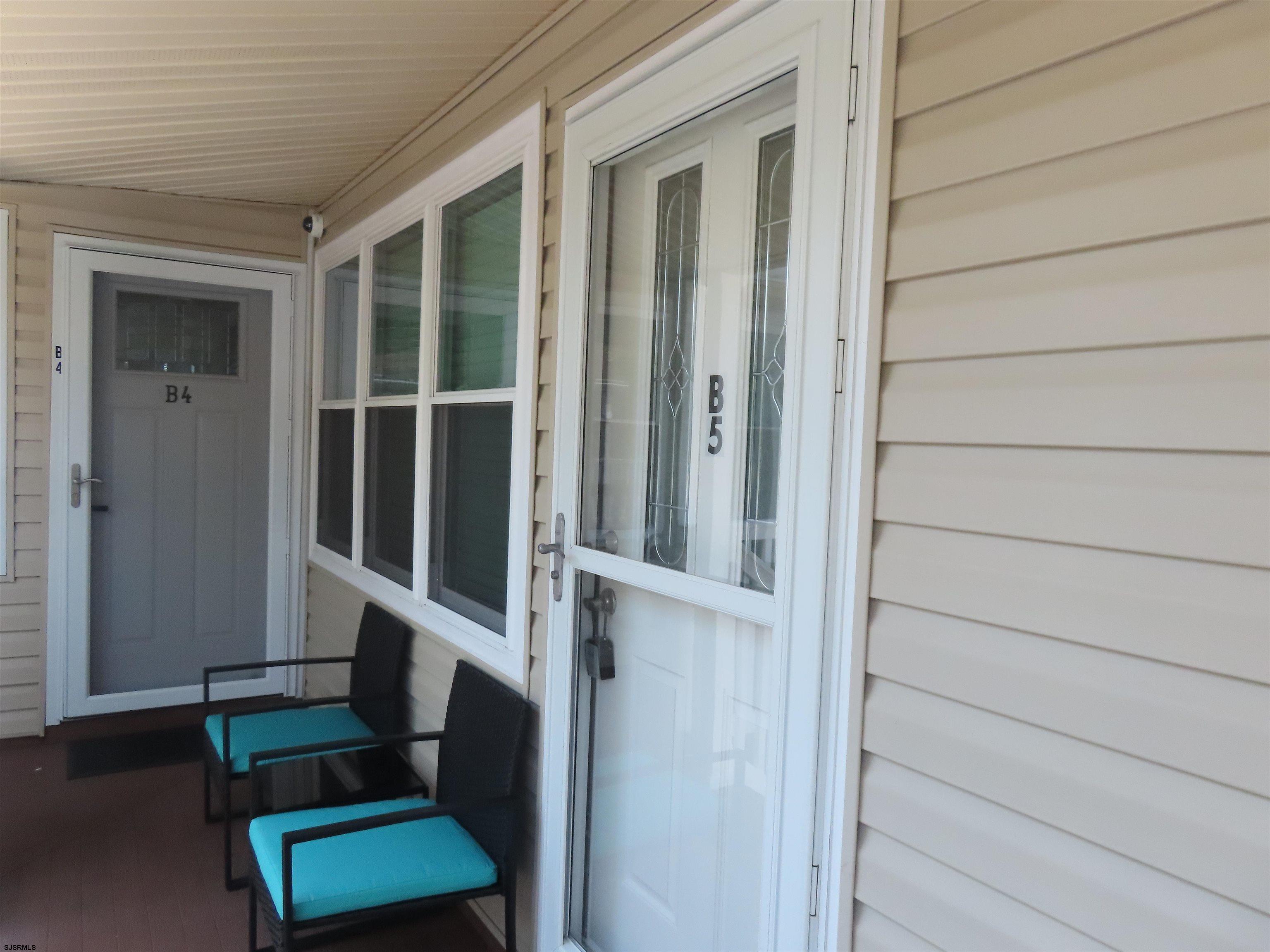 6 N Newport Ave