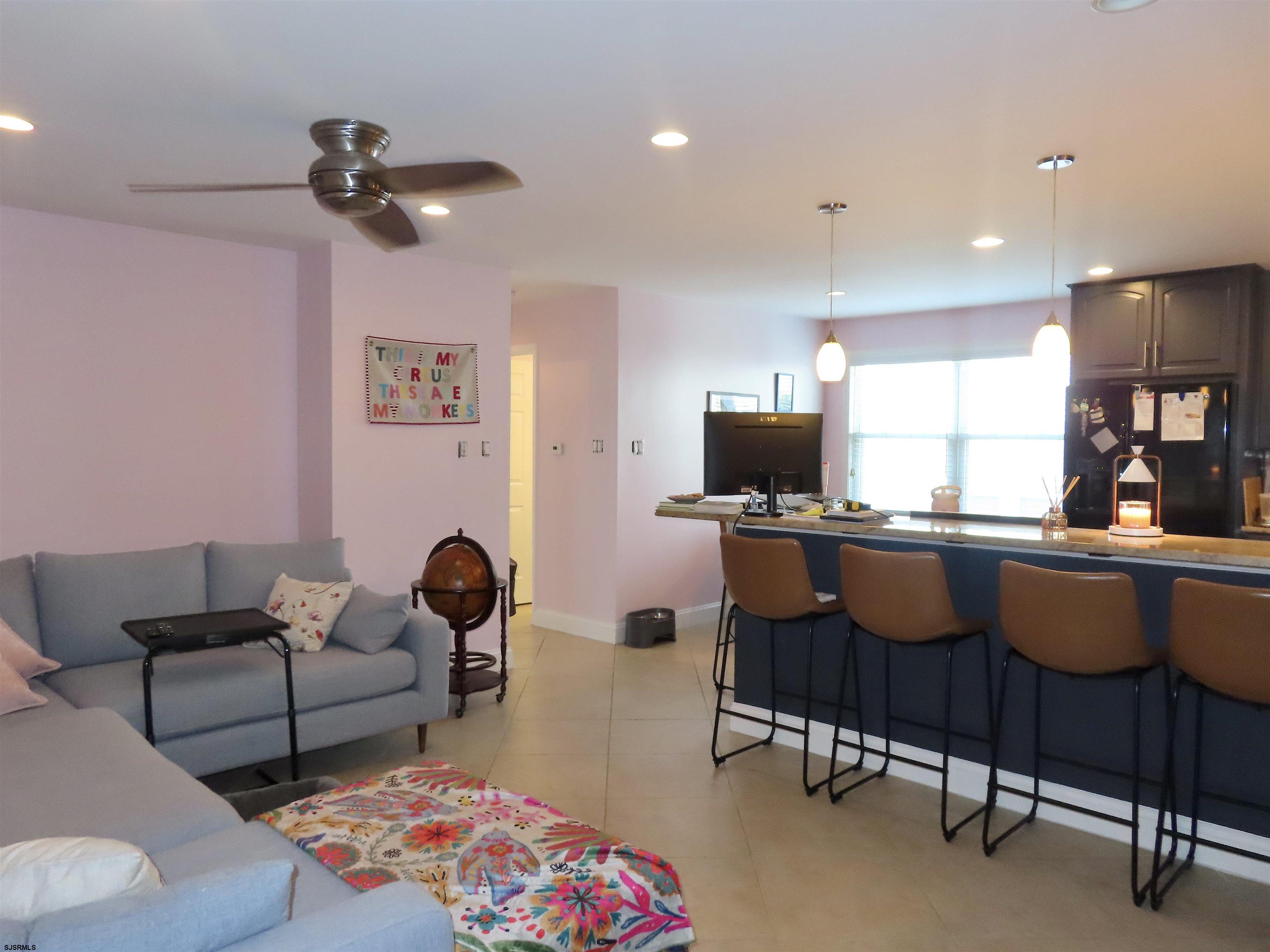 6 N Newport Ave