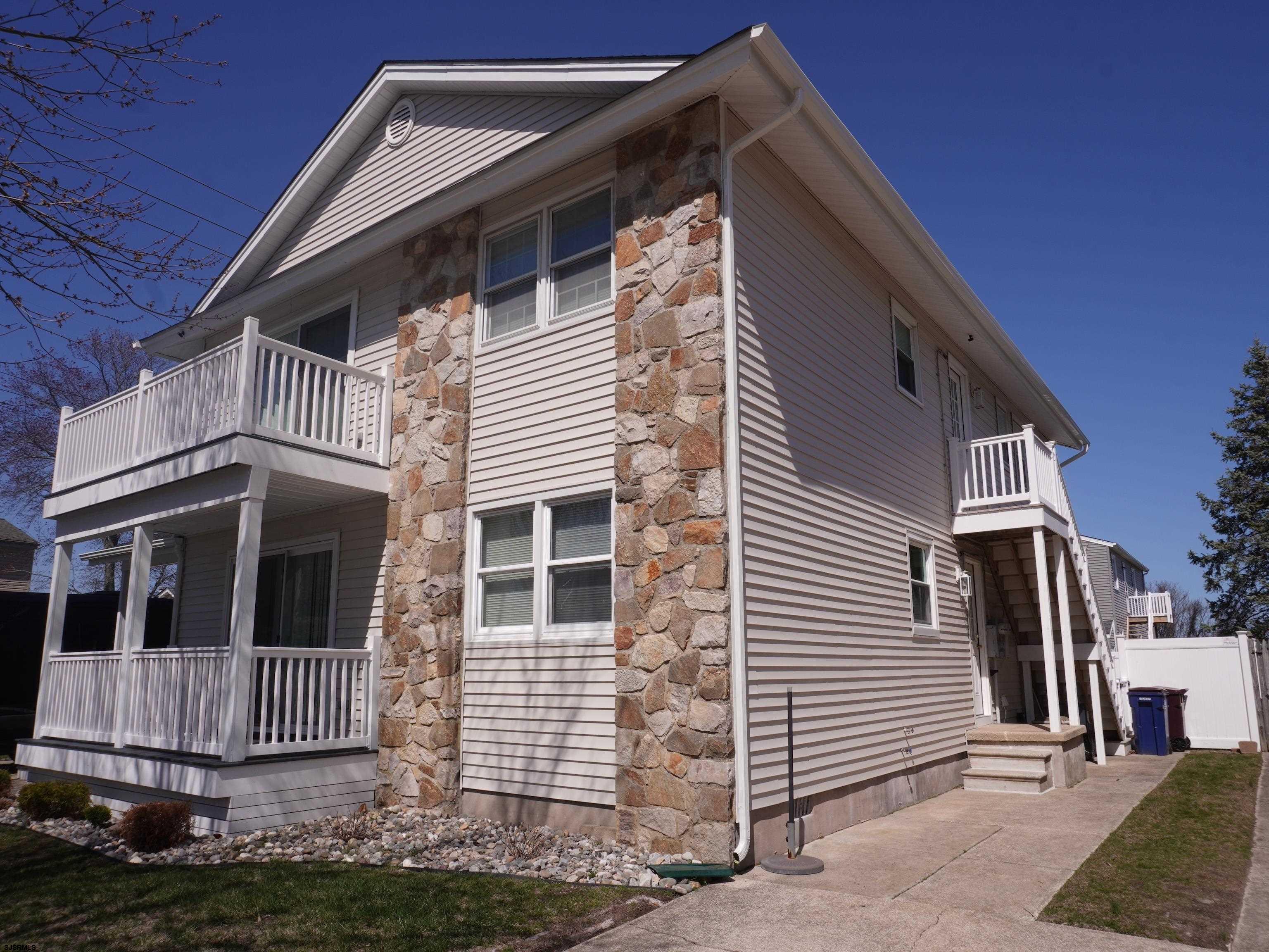 453 Berkshire Dr